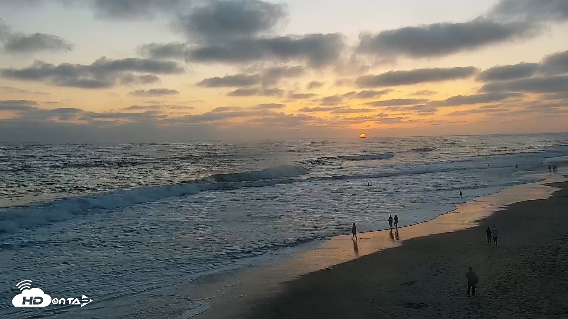 Snapshot of Carlsbad Beach Surf Live Webcam taken Jun 9, 2026, 8:00pm PDT