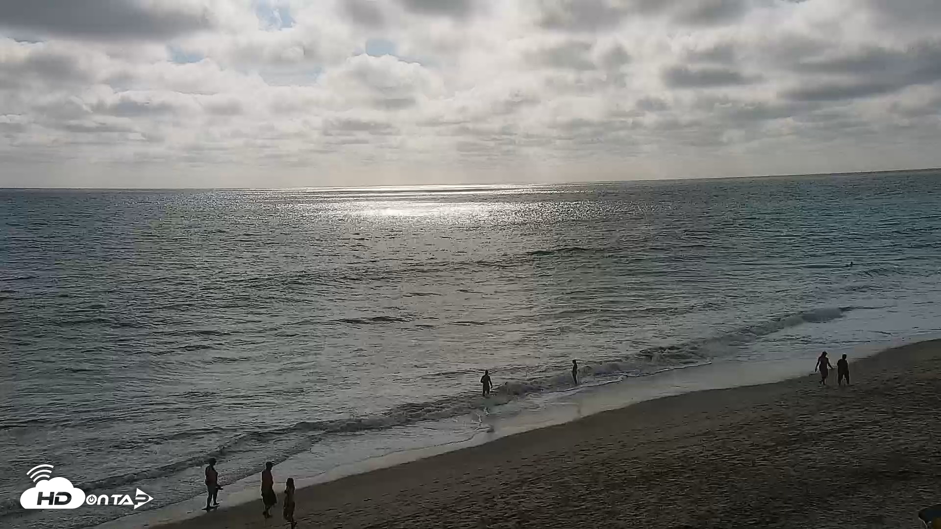 Snapshot of Carlsbad Beach Surf Live Webcam taken Aug 12, 2026, 5:12pm PDT