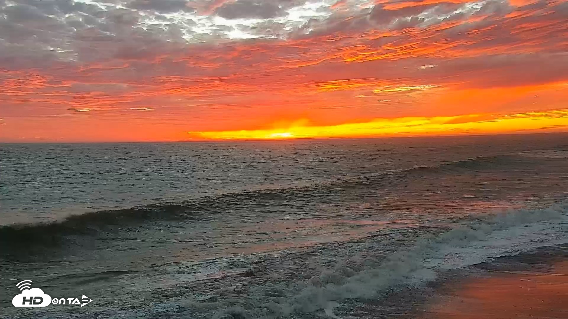 Snapshot of Carlsbad Beach Surf Live Webcam taken Sep 7, 2026, 7:13pm PDT