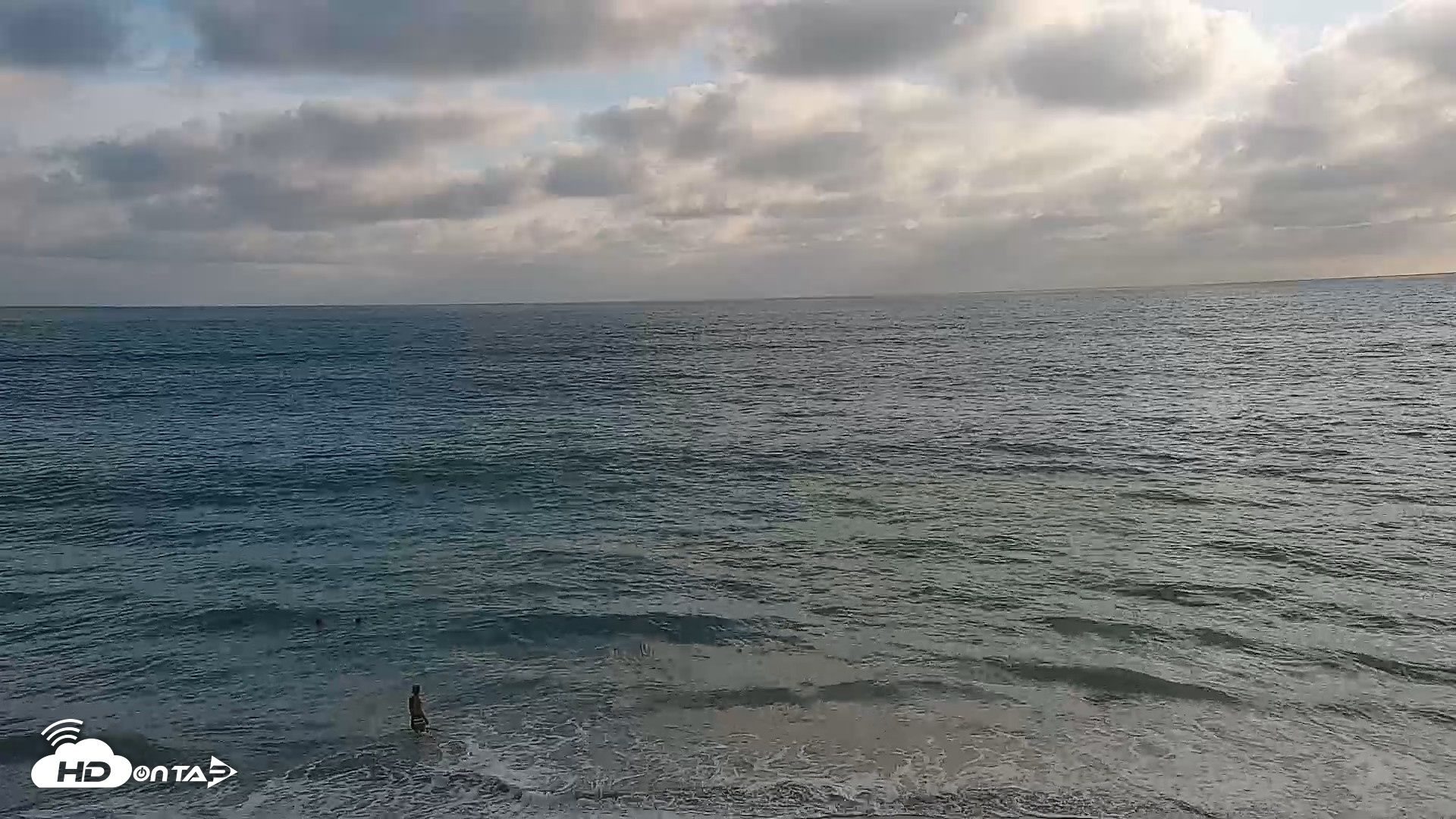 Snapshot of Carlsbad Beach Surf Live Webcam taken Aug 12, 2026, 6:23pm PDT