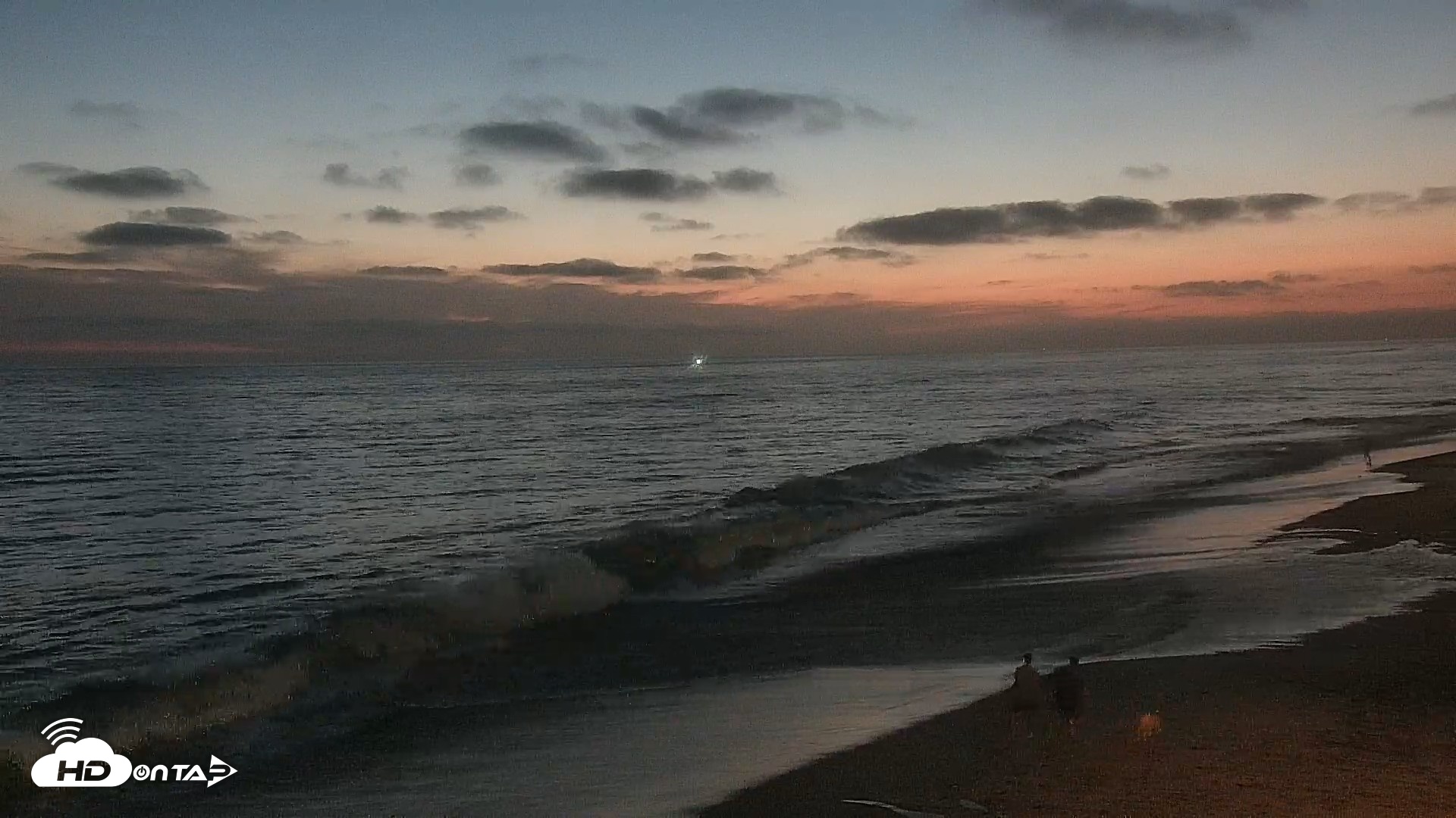 Snapshot of Carlsbad Beach Surf Live Webcam taken Aug 11, 2026, 8:18pm PDT