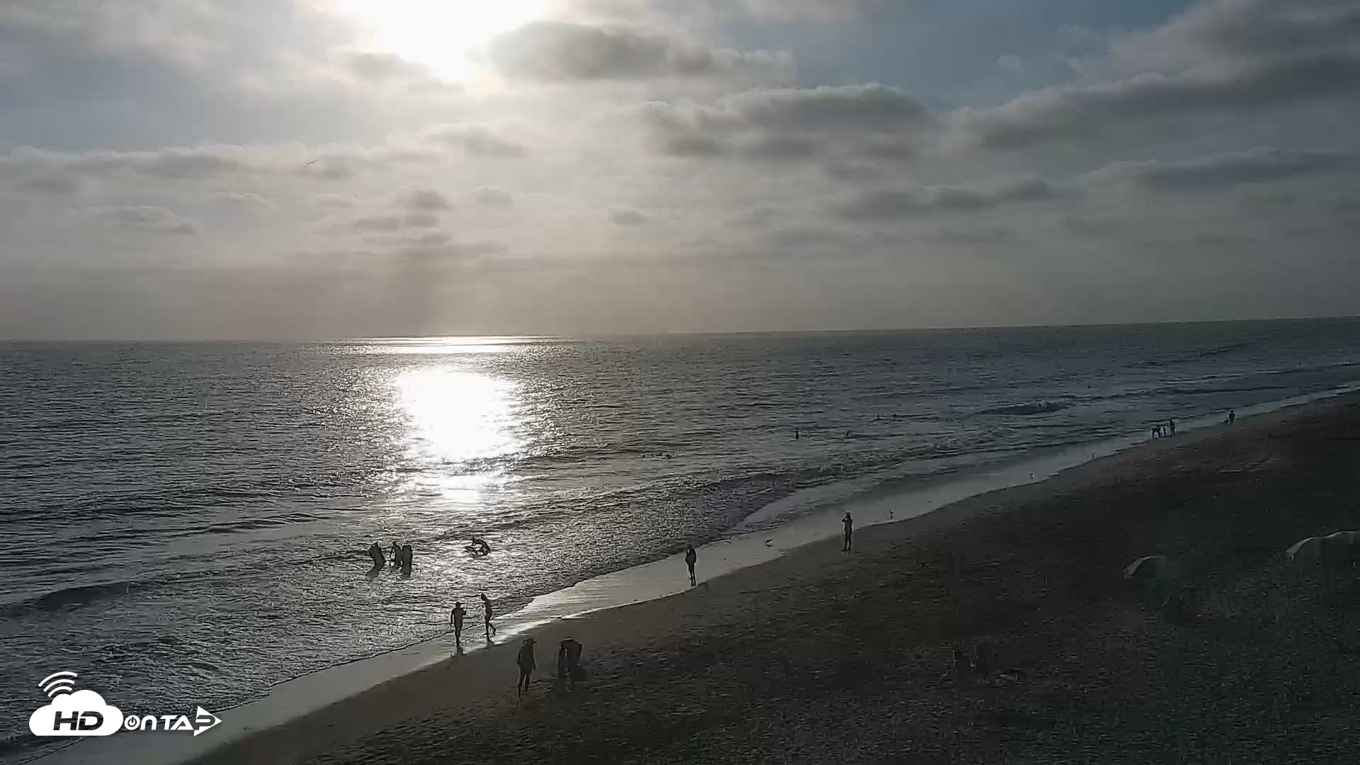 Snapshot of Carlsbad Beach Surf Live Webcam taken Aug 4, 2026, 6:34pm PDT
