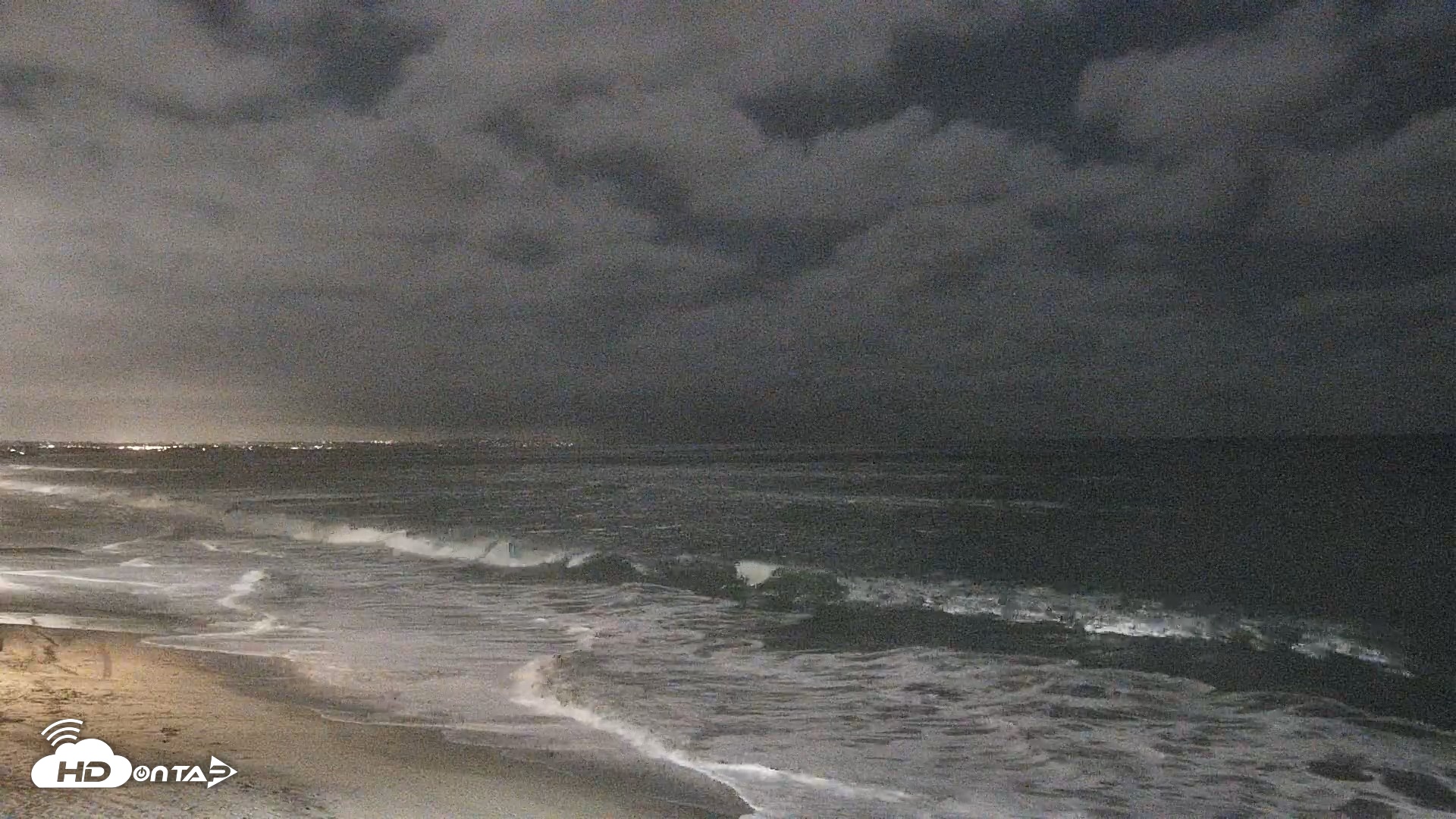 Snapshot of Carlsbad Beach Surf Live Webcam taken Sep 22, 2026, 9:44pm PDT