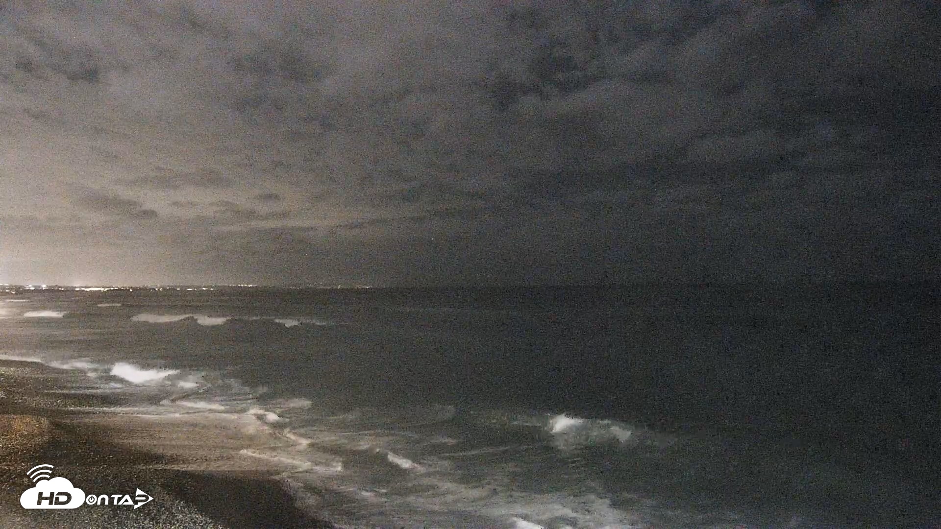 Snapshot of Carlsbad Beach Surf Live Webcam taken Oct 20, 2026, 7:45pm PDT