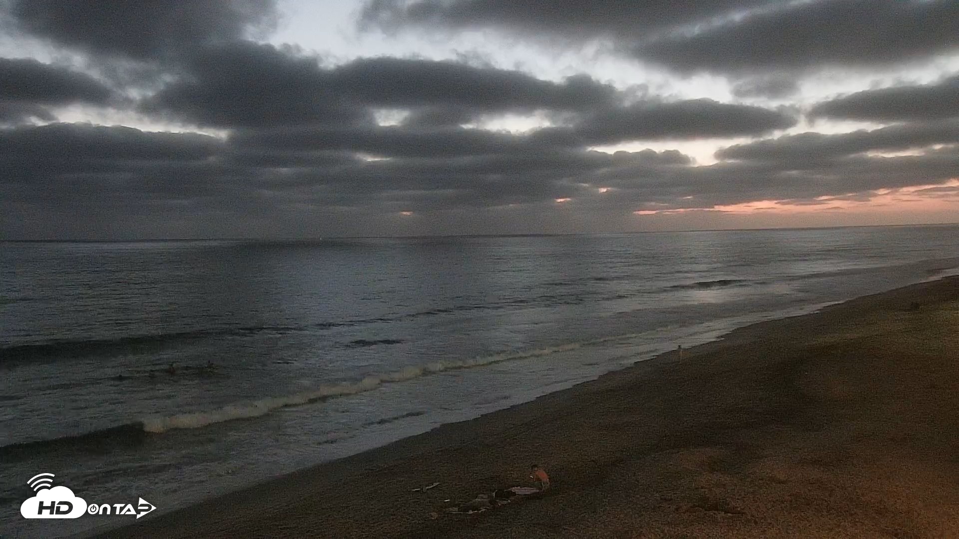 Snapshot of Carlsbad Beach Surf Live Webcam taken Aug 3, 2026, 8:25pm PDT