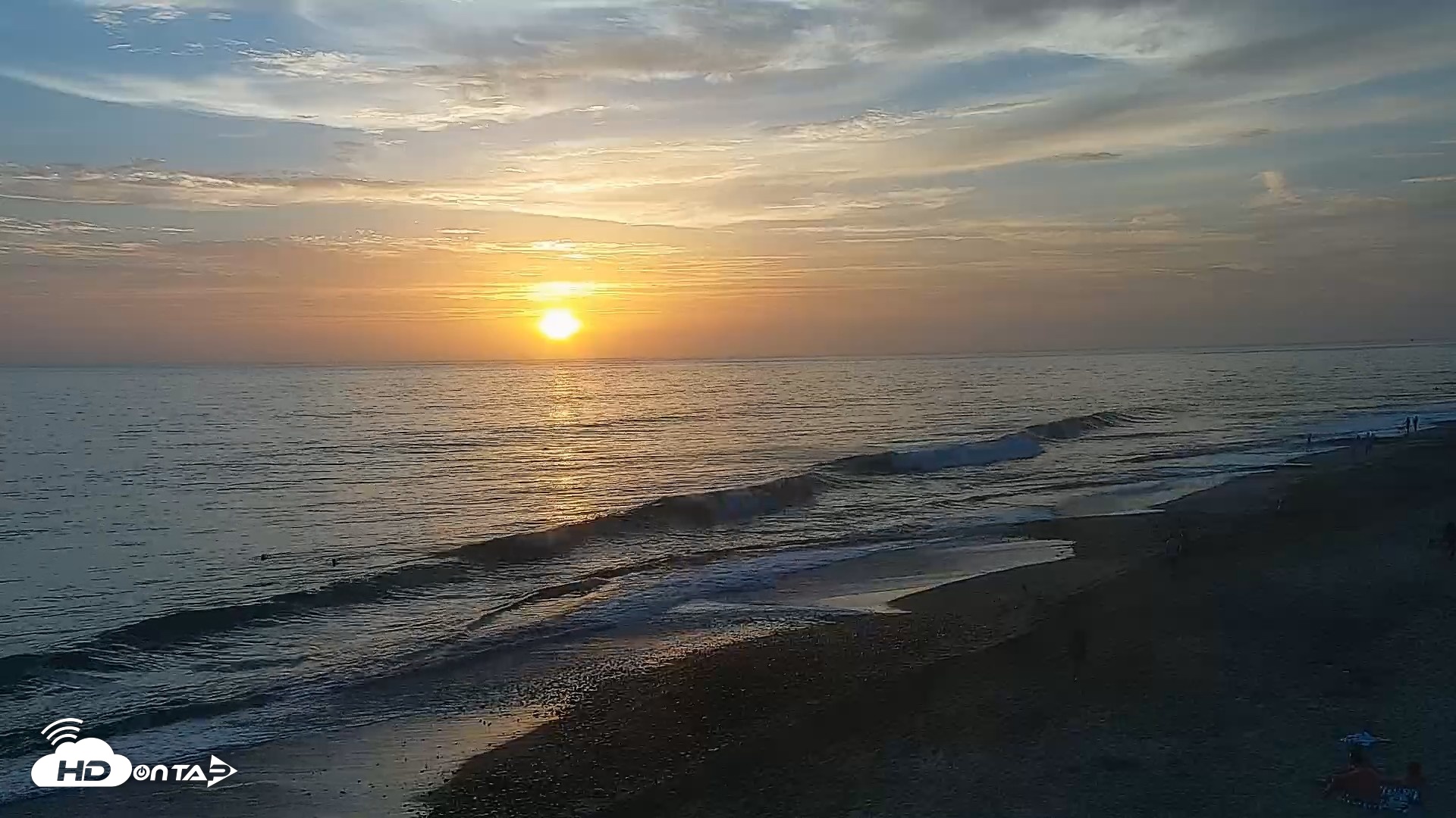 Snapshot of Carlsbad Beach Surf Live Webcam taken Aug 20, 2026, 7:23pm PDT
