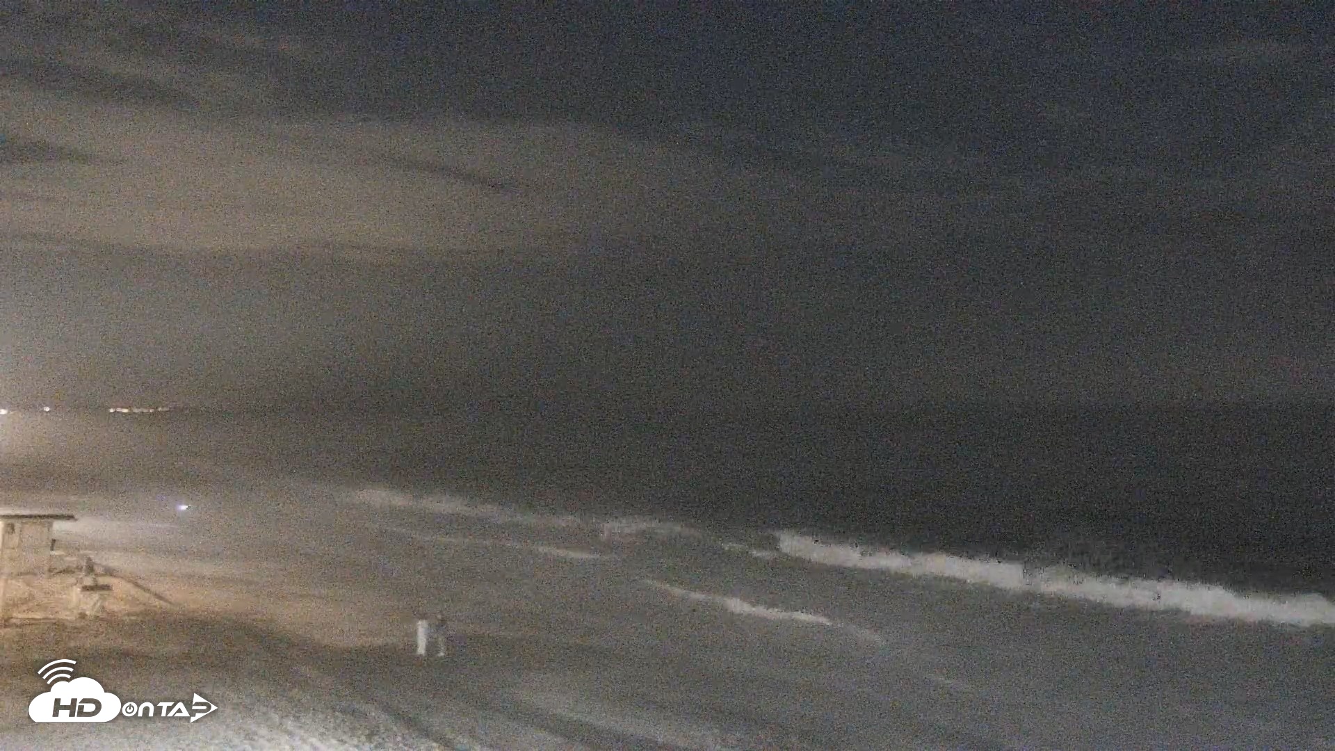 Snapshot of Carlsbad Beach Surf Live Webcam taken Aug 25, 2026, 2:06am PDT