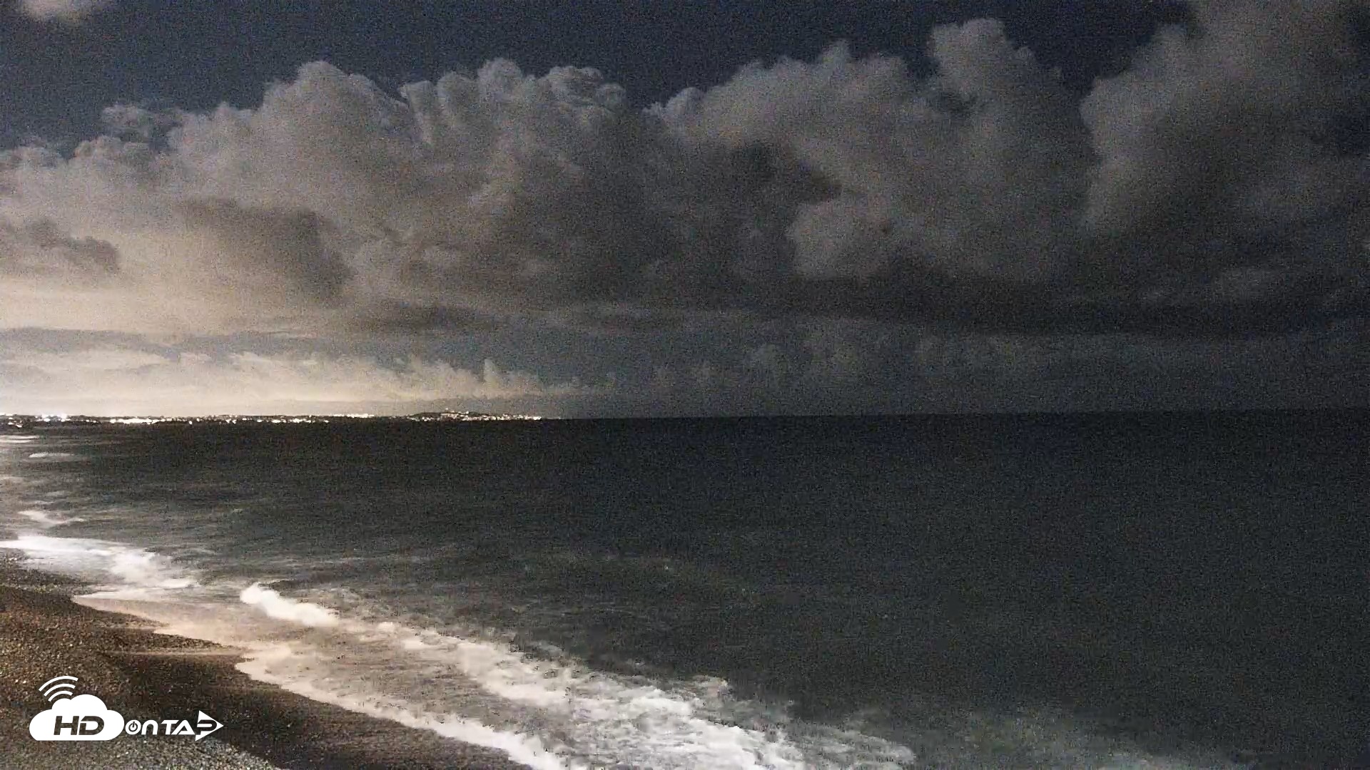 Snapshot of Carlsbad Beach Surf Live Webcam taken Oct 22, 2026, 7:36pm PDT