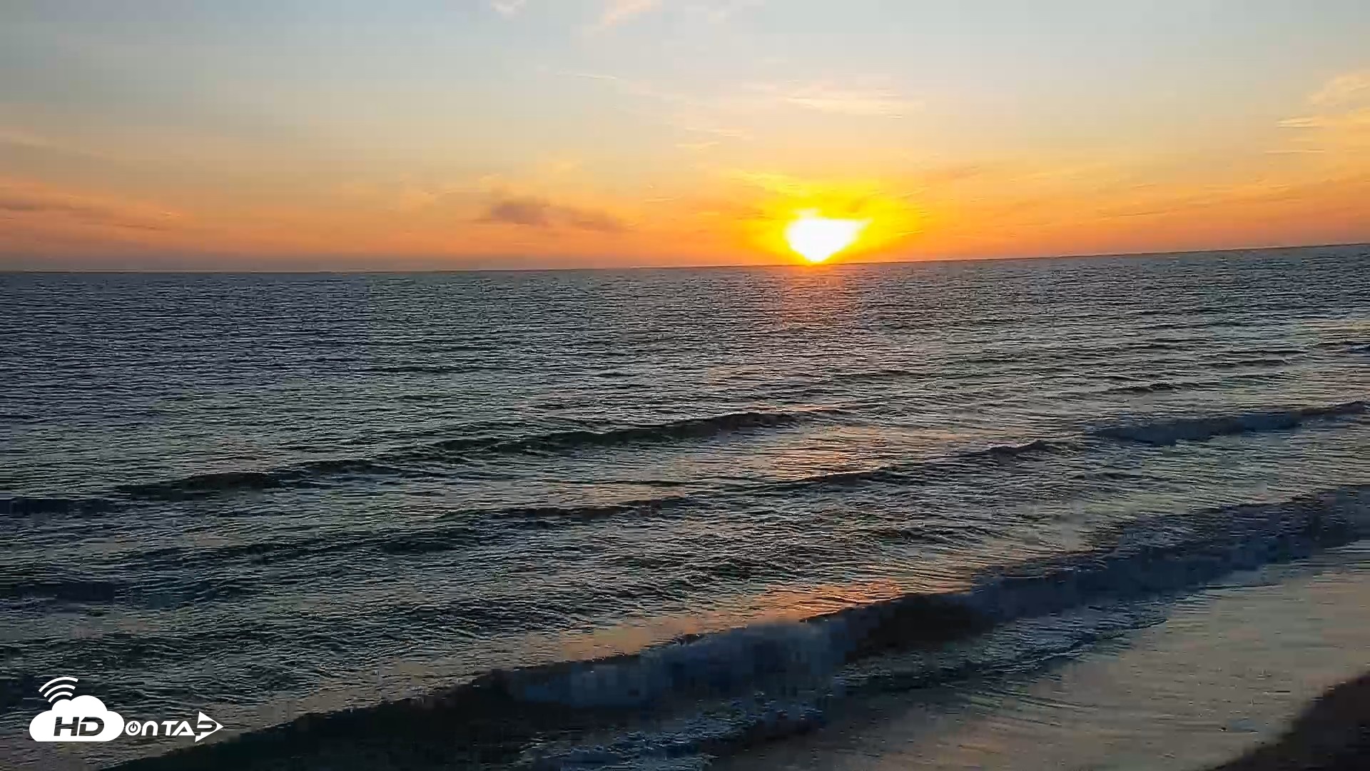 Snapshot of Carlsbad Beach Surf Live Webcam taken Apr 15, 2026, 7:17pm PDT