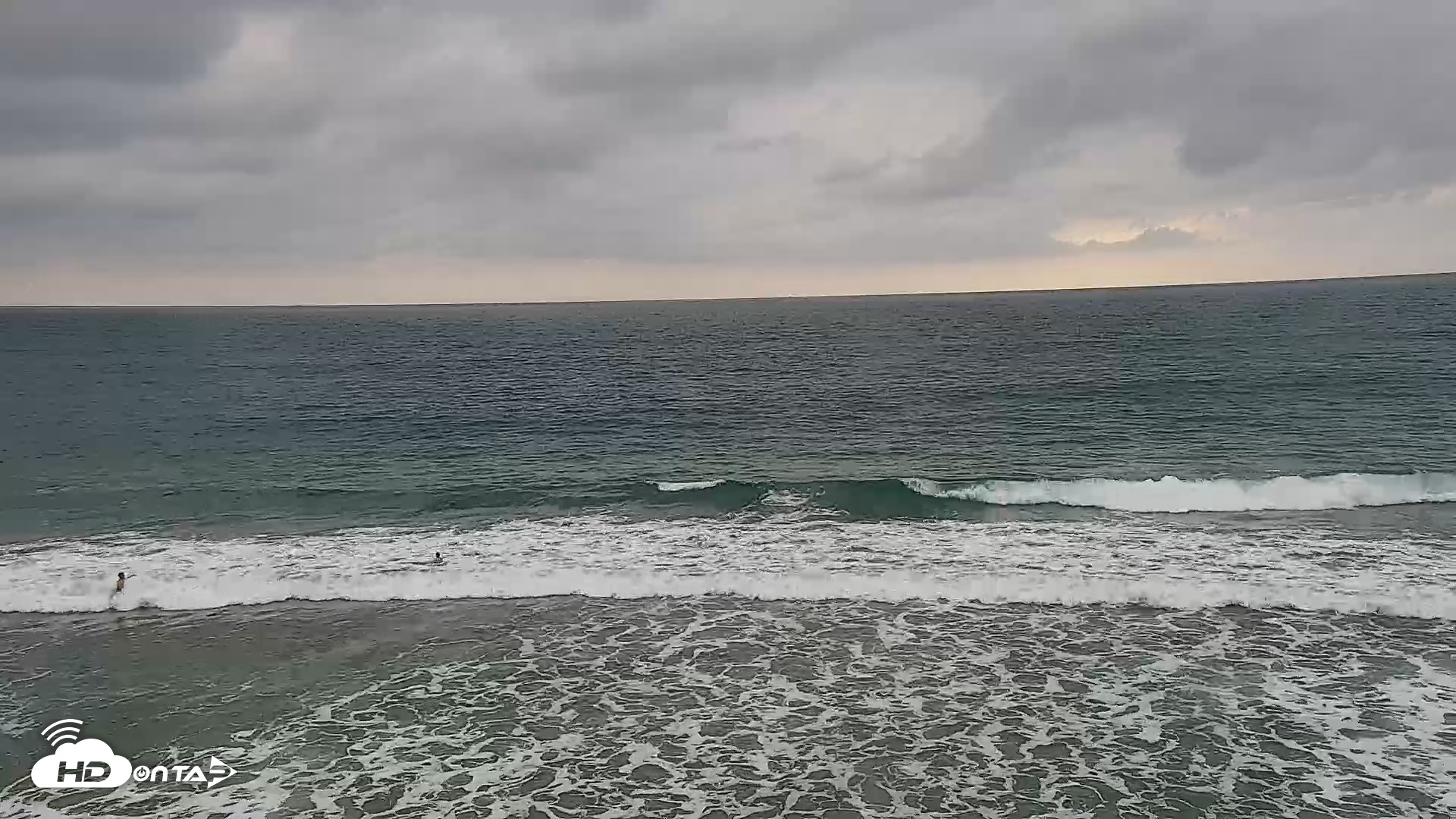 Snapshot of Carlsbad Beach Surf Live Webcam taken May 16, 2026, 5:55pm PDT