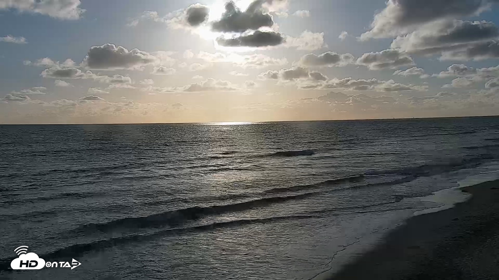 Snapshot of Carlsbad Beach Surf Live Webcam taken May 27, 2026, 6:51pm PDT