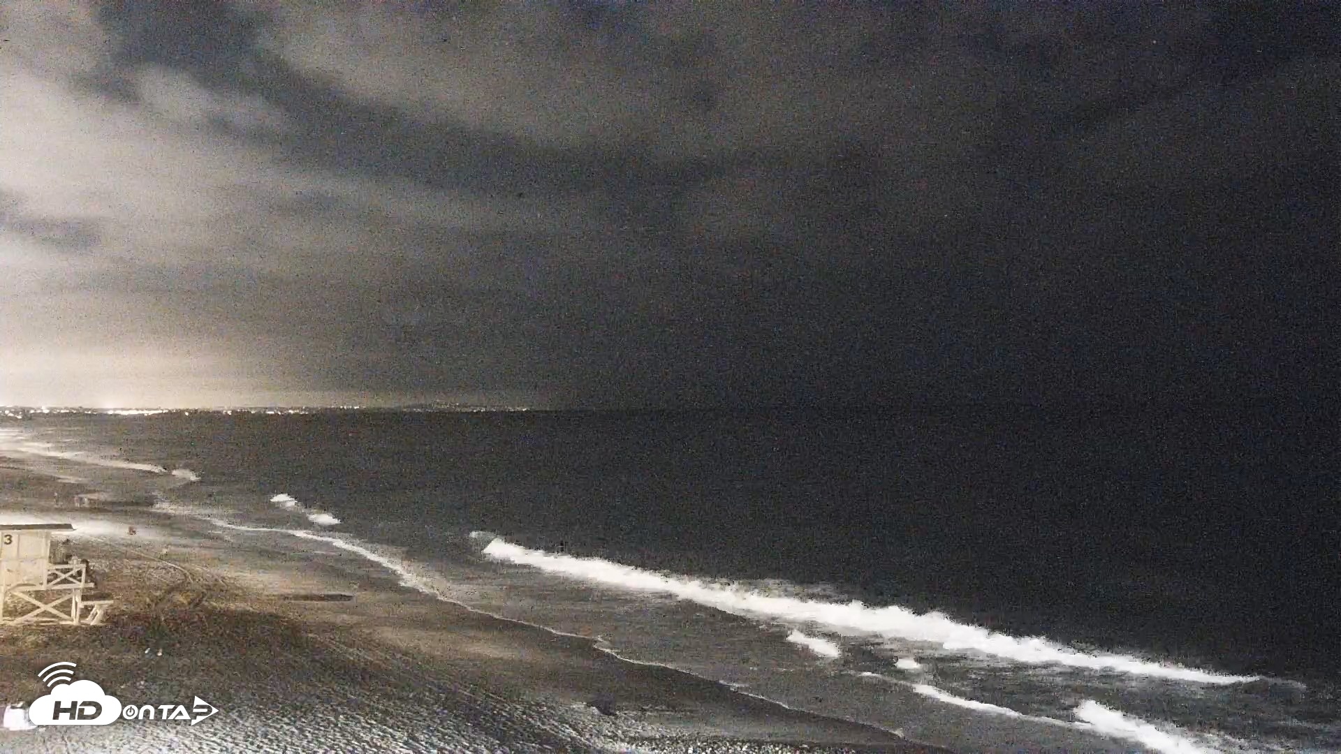 Snapshot of Carlsbad Beach Surf Live Webcam taken Sep 1, 2026, 8:46pm PDT