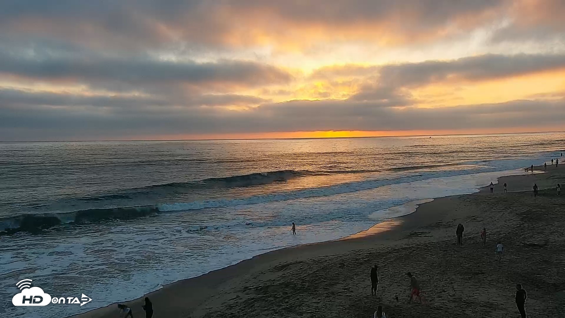 Snapshot of Carlsbad Beach Surf Live Webcam taken Jul 8, 2026, 7:51pm PDT