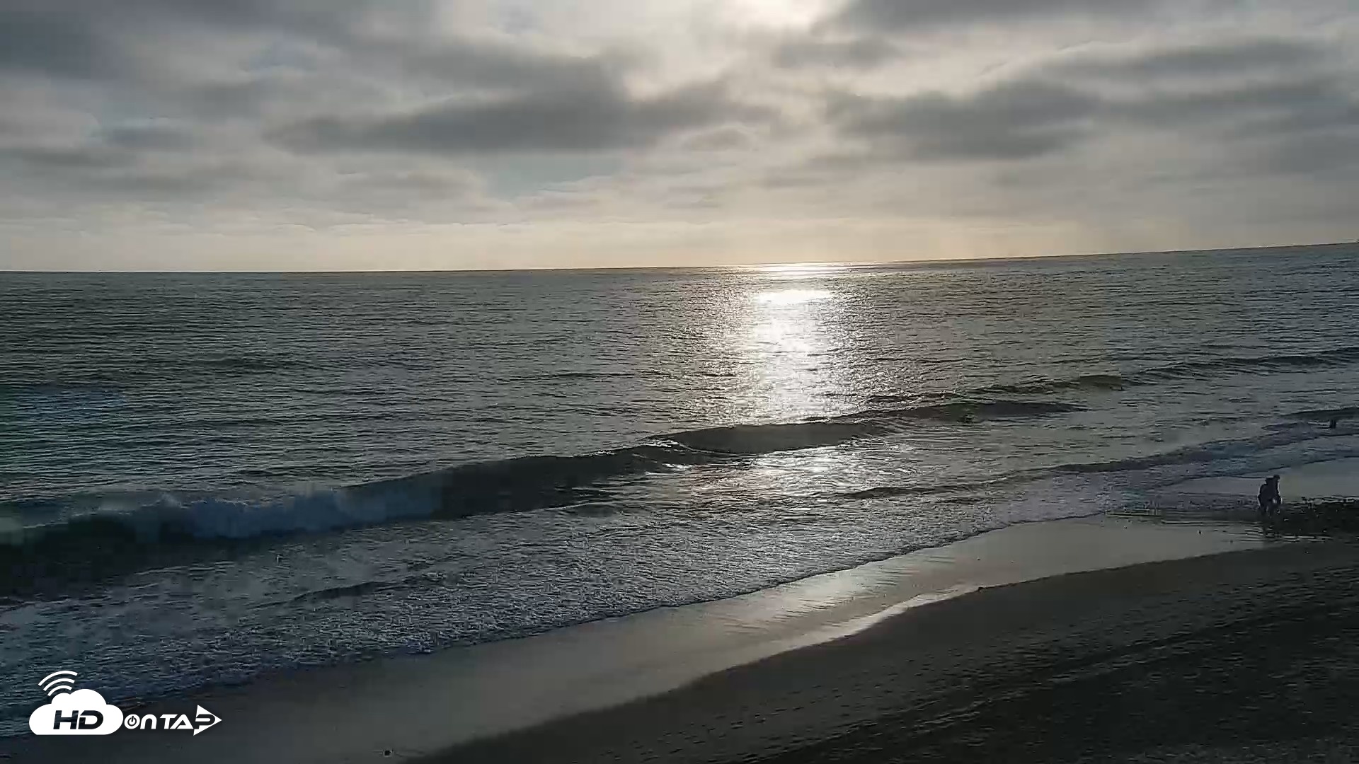 Snapshot of Carlsbad Beach Surf Live Webcam taken Aug 18, 2026, 6:20pm PDT