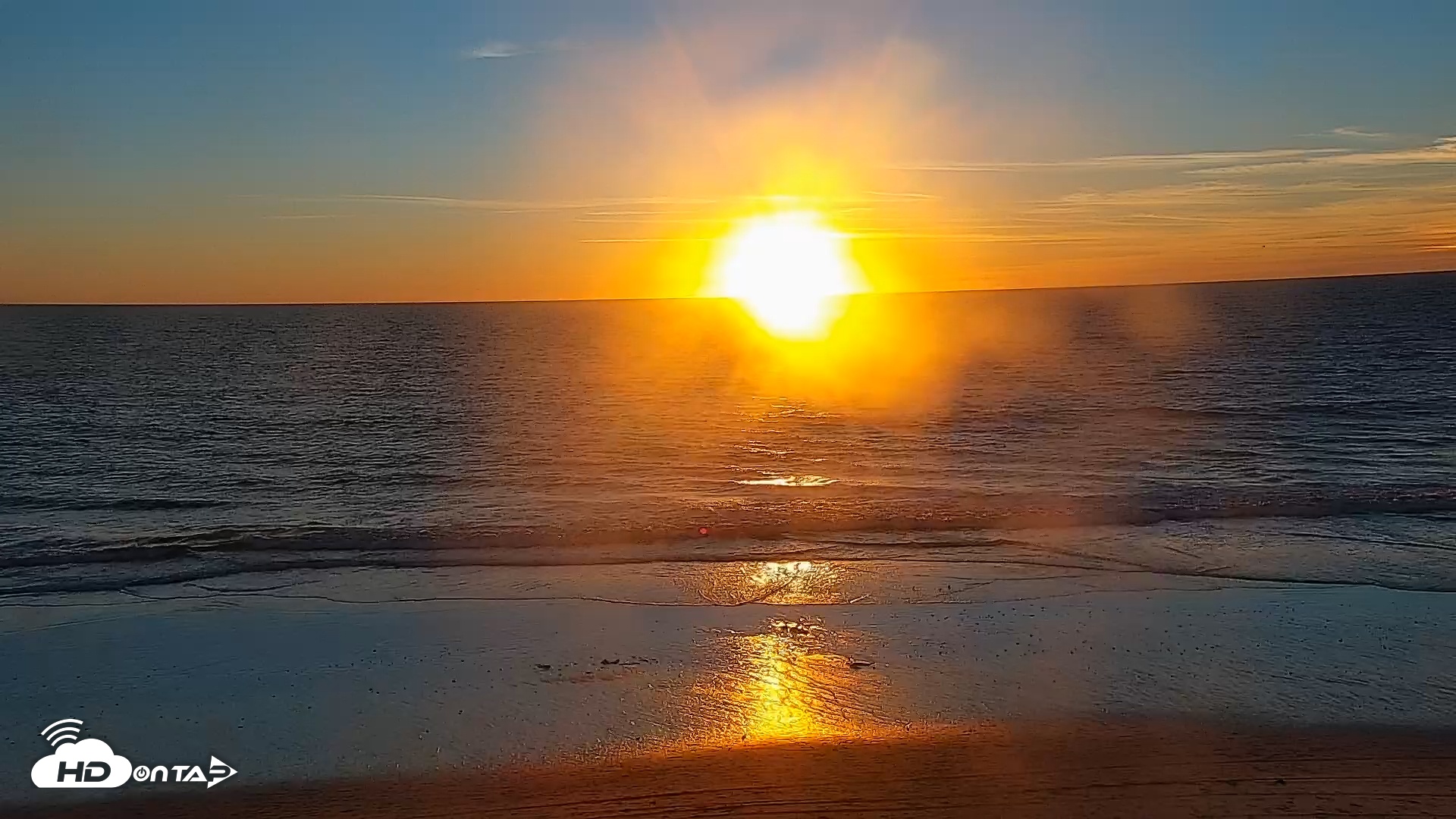Snapshot of Carlsbad Beach Surf Live Webcam taken Dec 4, 2025, 4:37pm PST