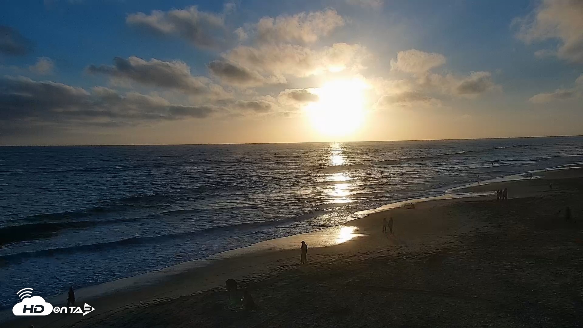Snapshot of Carlsbad Beach Surf Live Webcam taken Jul 7, 2026, 7:40pm PDT