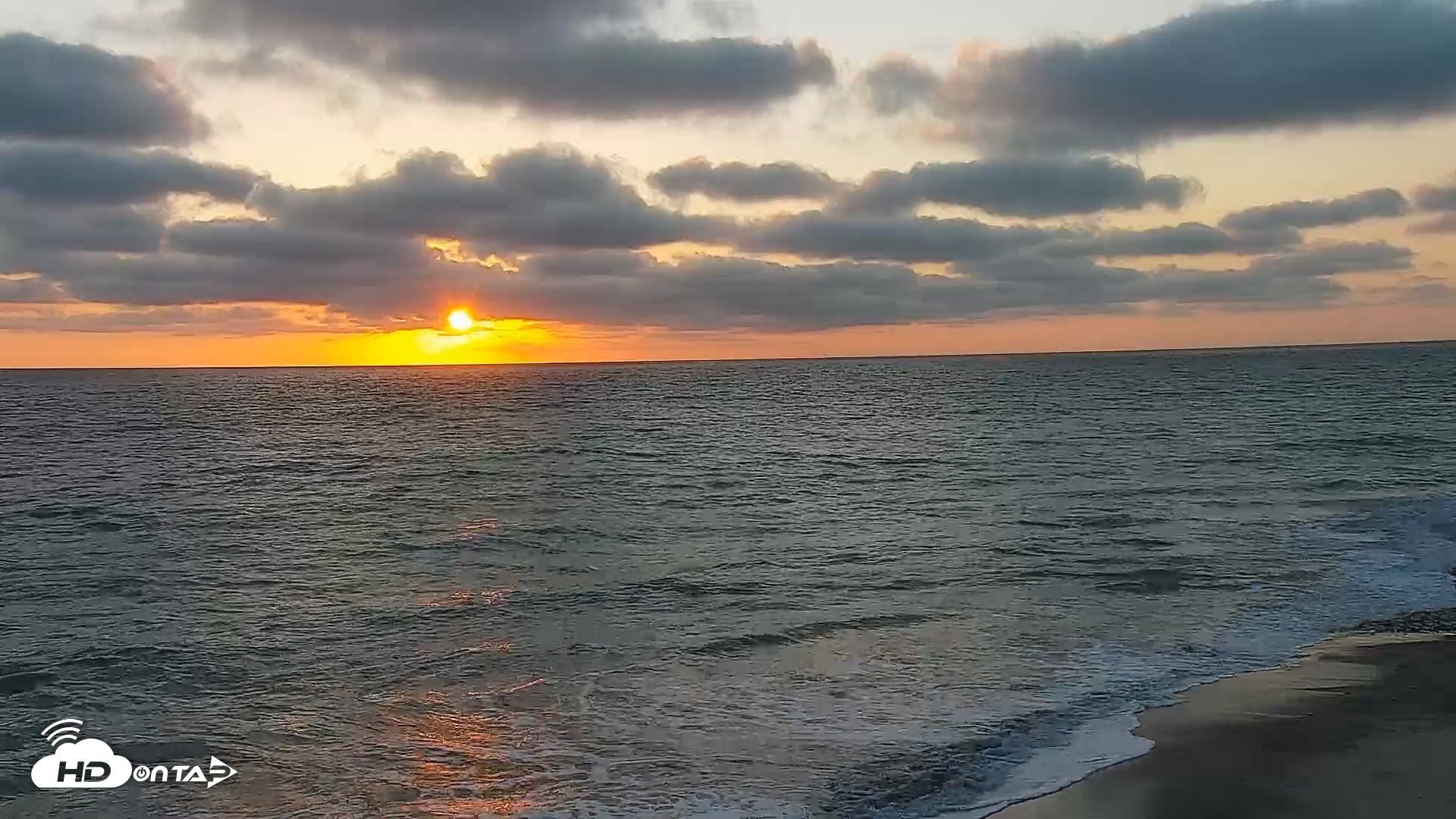 Snapshot of Carlsbad Beach Surf Live Webcam taken Sep 22, 2026, 6:36pm PDT