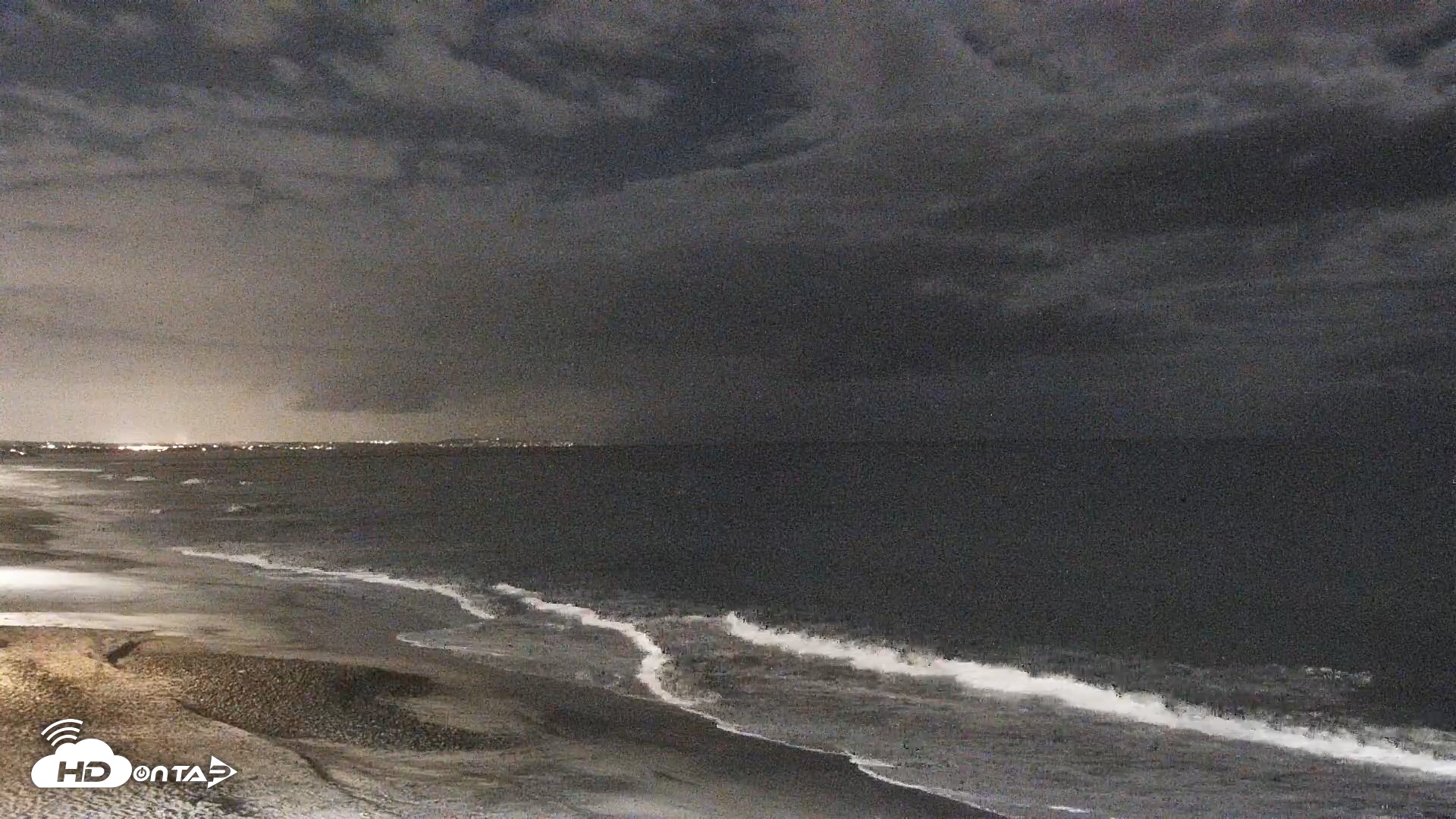 Snapshot of Carlsbad Beach Surf Live Webcam taken Sep 21, 2026, 11:18pm PDT