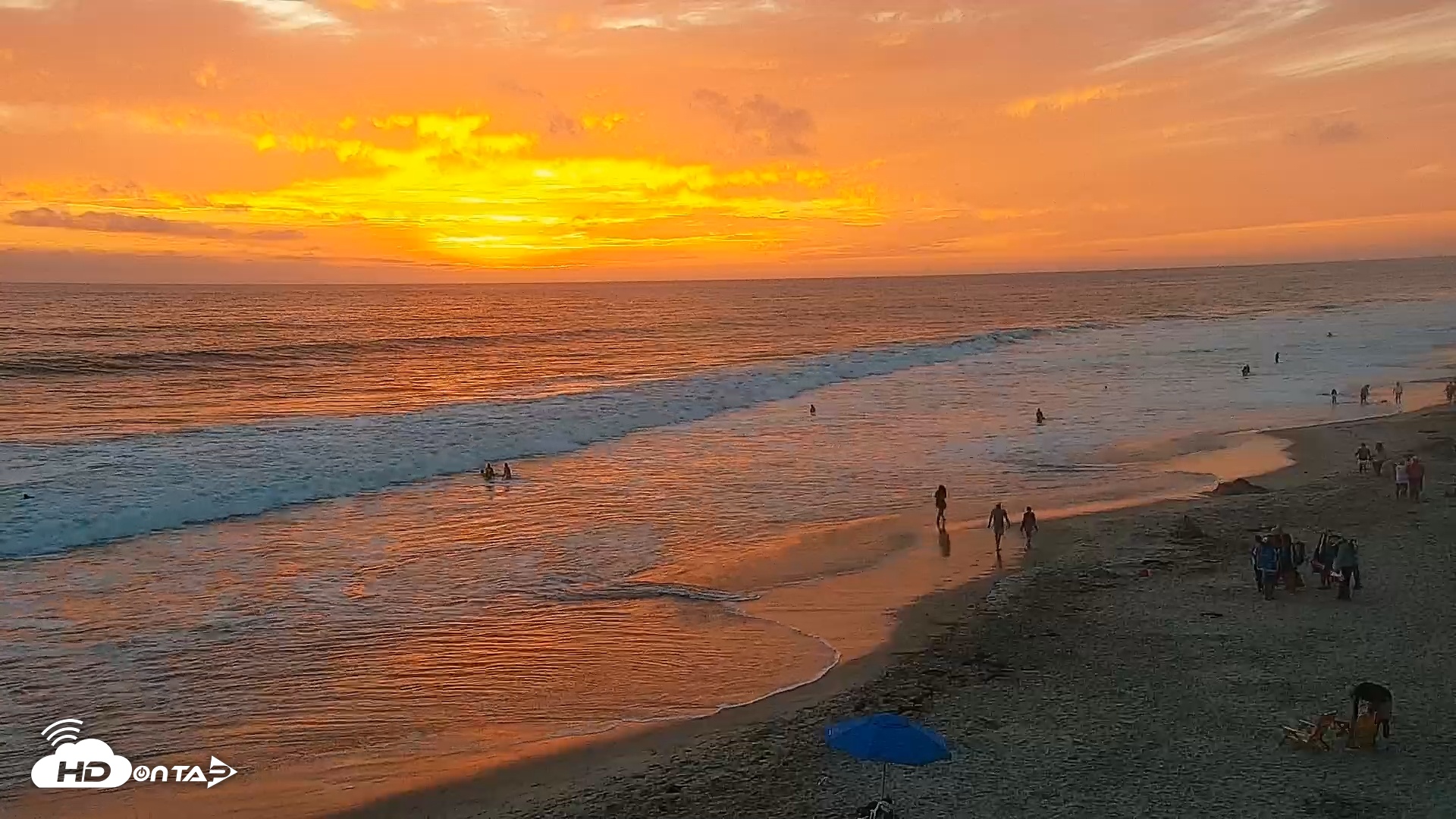 Snapshot of Carlsbad Beach Surf Live Webcam taken Sep 1, 2025, 7:20pm PDT