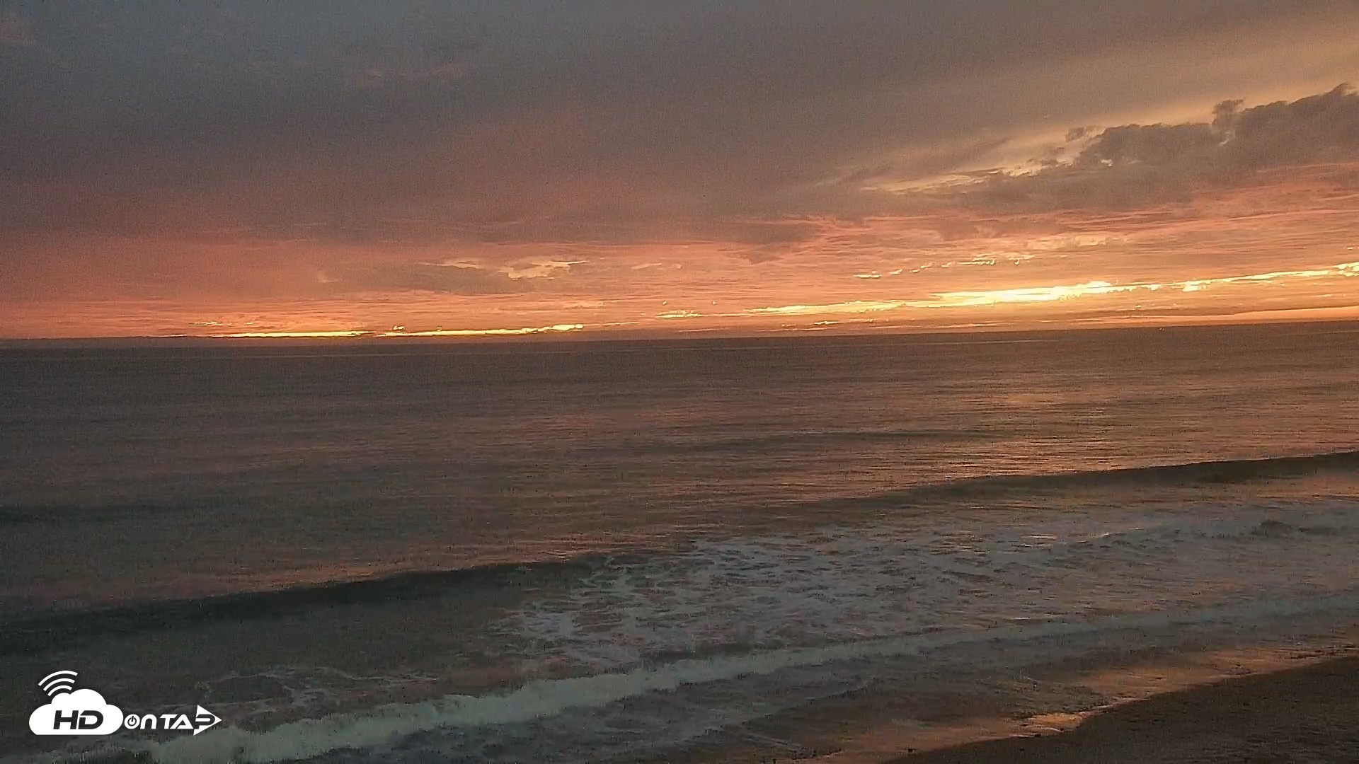 Snapshot of Carlsbad Beach Surf Live Webcam taken Sep 27, 2026, 7:05pm PDT