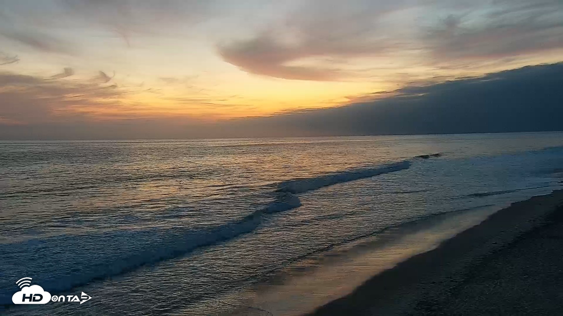 Snapshot of Carlsbad Beach Surf Live Webcam taken May 12, 2026, 8:04pm PDT