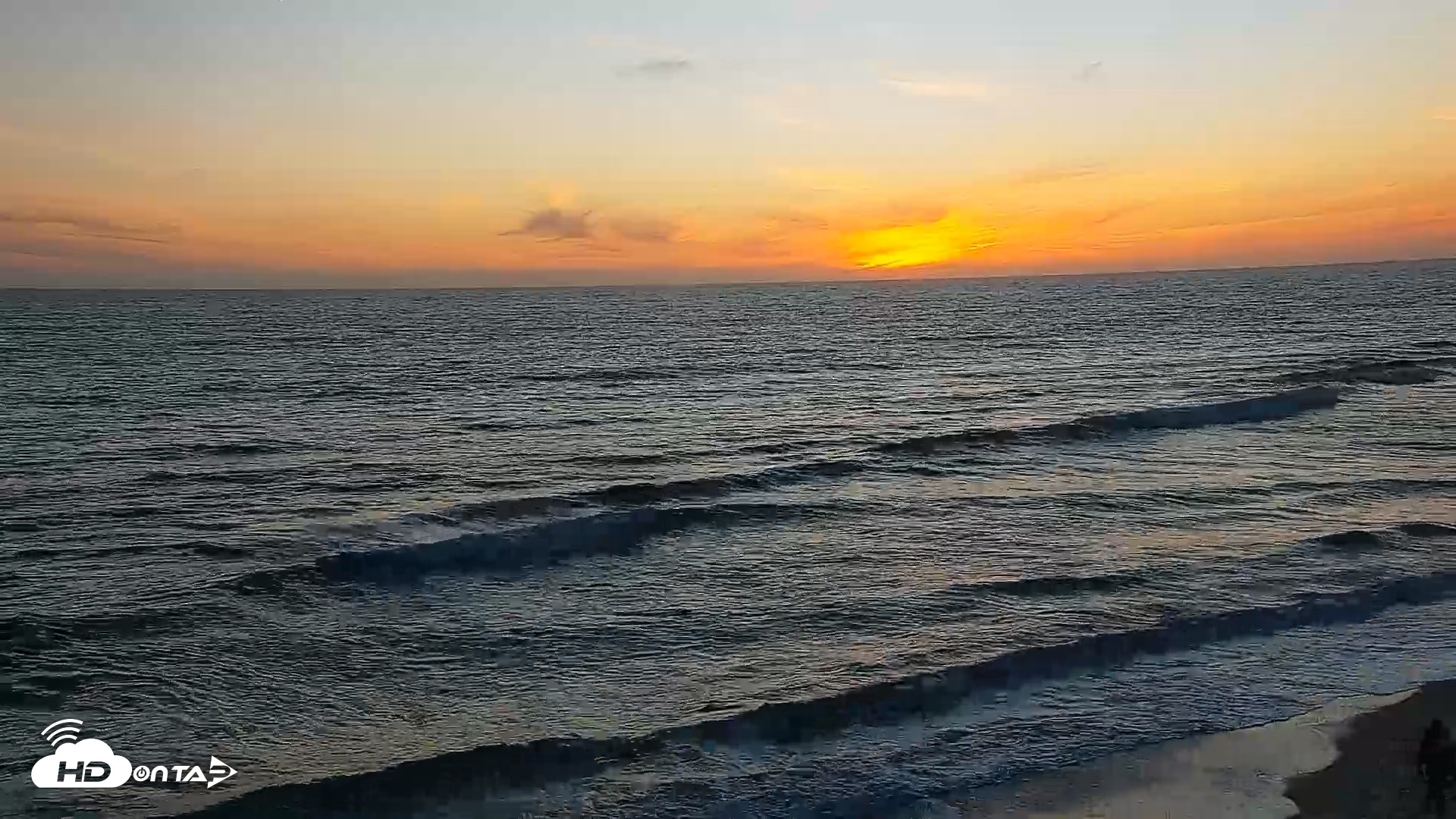 Snapshot of Carlsbad Beach Surf Live Webcam taken Apr 15, 2026, 7:24pm PDT