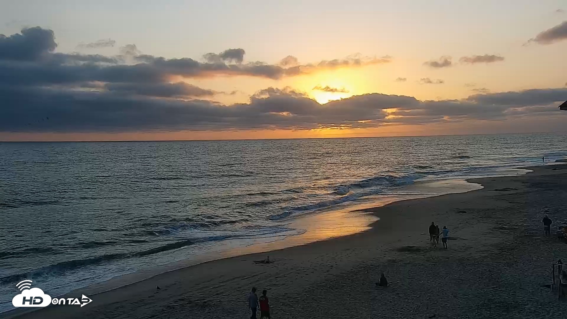 Snapshot of Carlsbad Beach Surf Live Webcam taken Jun 30, 2026, 7:49pm PDT