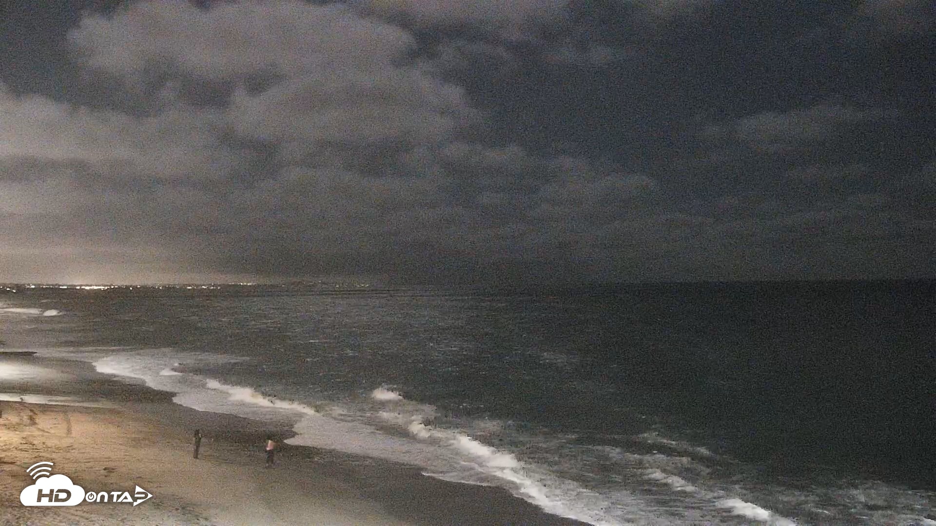 Snapshot of Carlsbad Beach Surf Live Webcam taken Sep 22, 2026, 9:32pm PDT