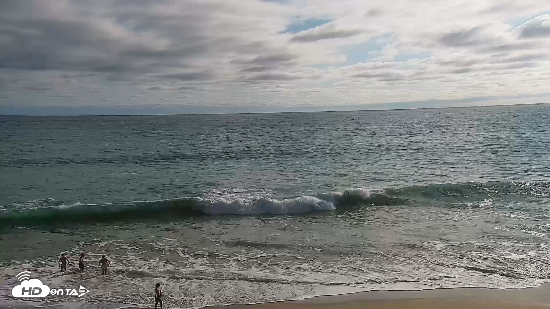 Snapshot of Carlsbad Beach Surf Live Webcam taken Aug 14, 2026, 5:43pm PDT