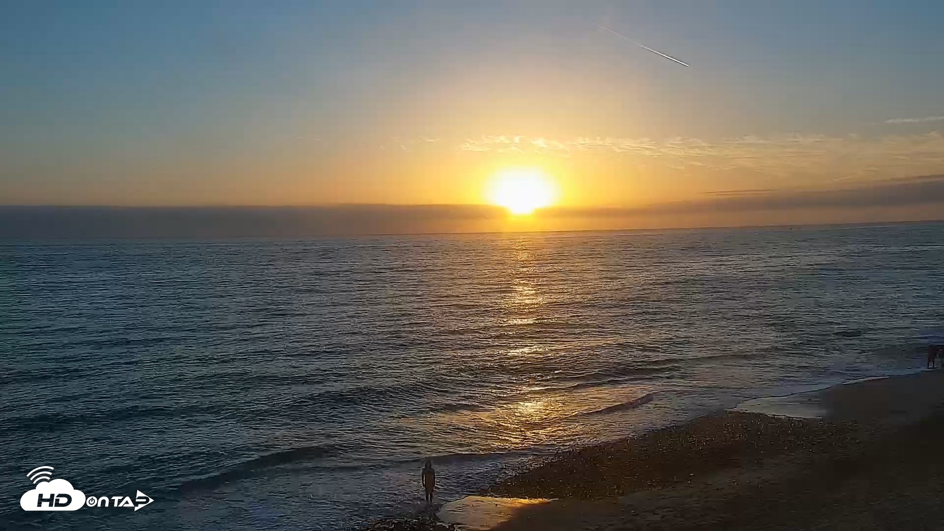 Snapshot of Carlsbad Beach Surf Live Webcam taken Aug 23, 2026, 7:15pm PDT