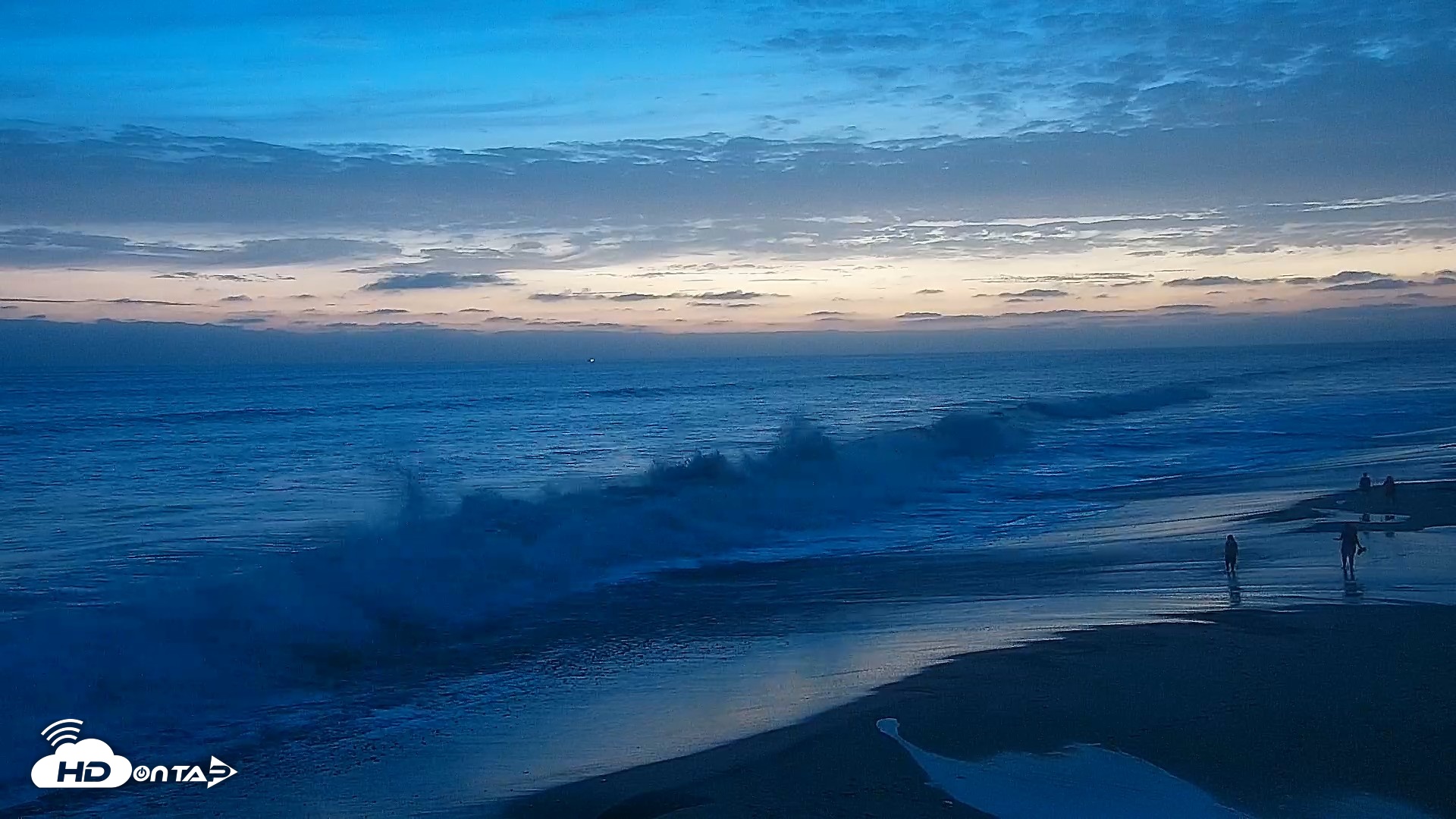 Snapshot of Carlsbad Beach Surf Live Webcam taken Jul 25, 2026, 8:24pm PDT