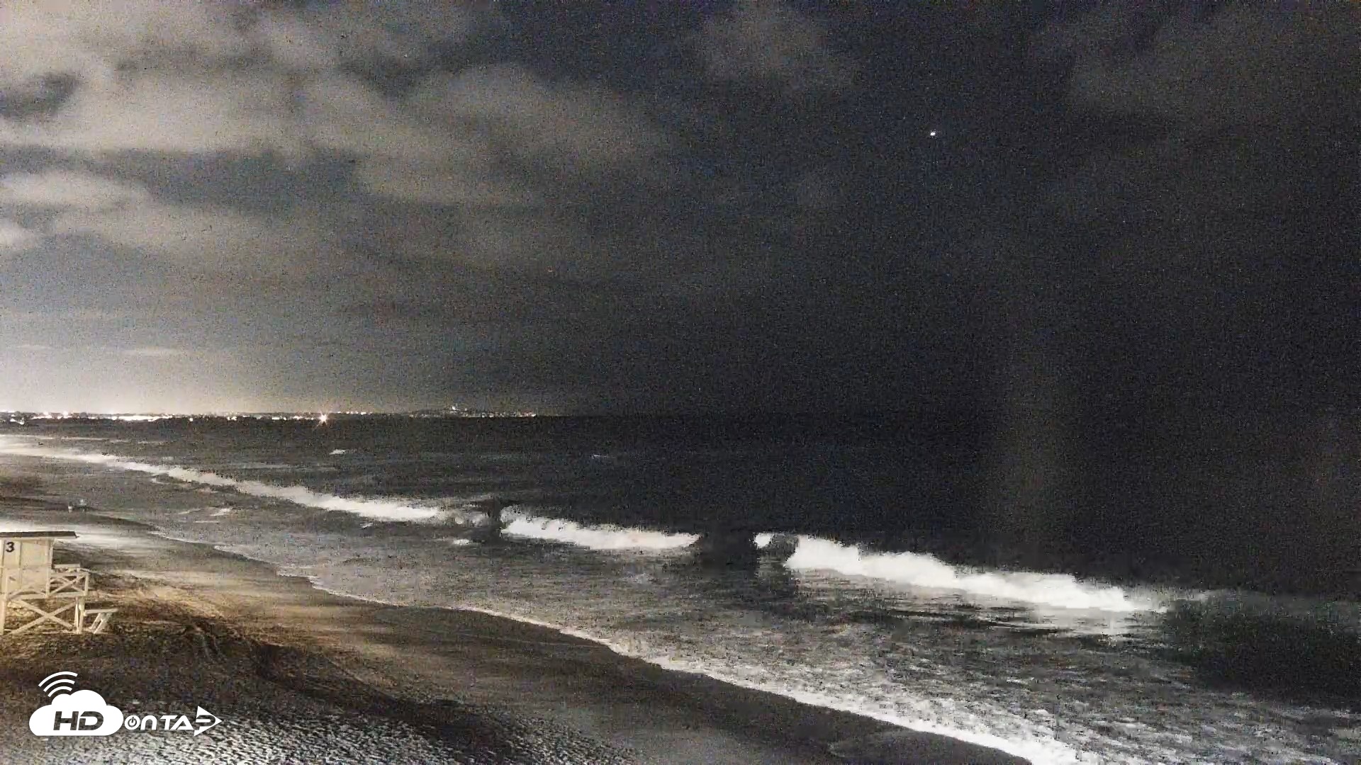 Snapshot of Carlsbad Beach Surf Live Webcam taken Sep 3, 2026, 8:40pm PDT