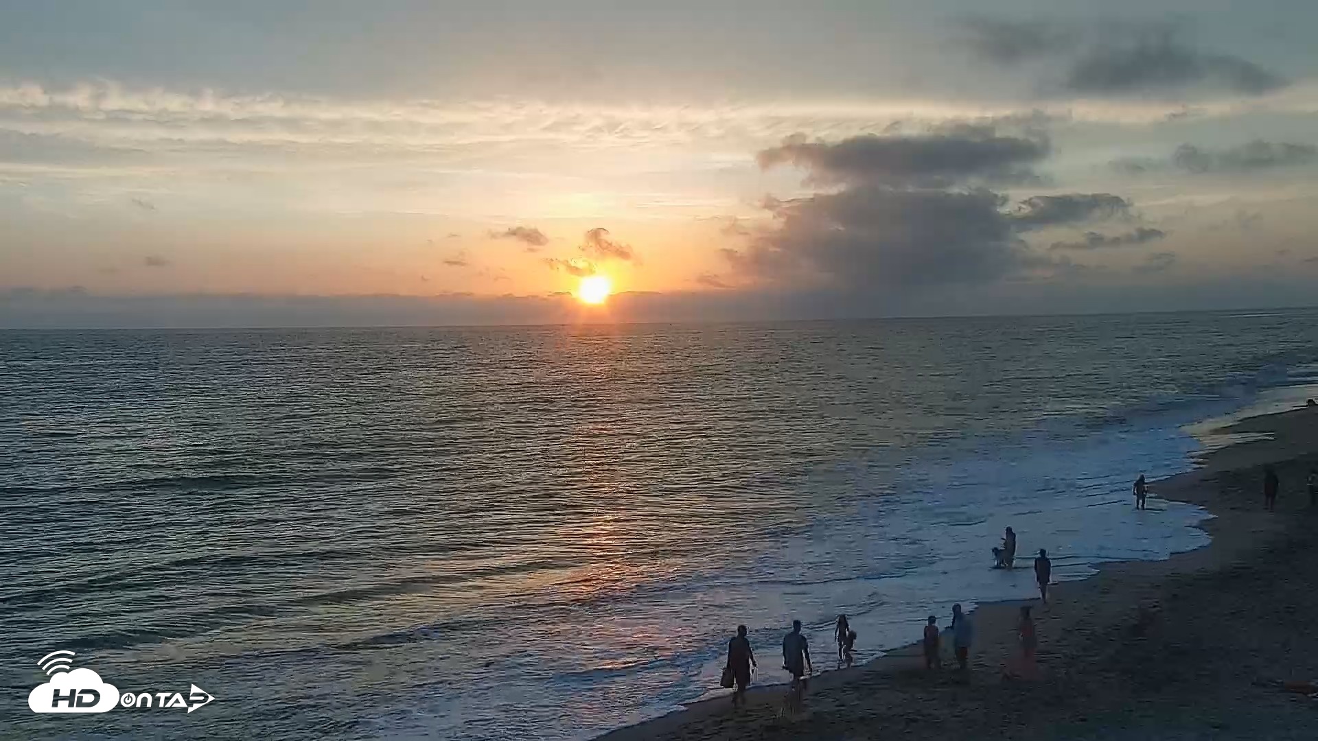Snapshot of Carlsbad Beach Surf Live Webcam taken Aug 10, 2026, 7:35pm PDT