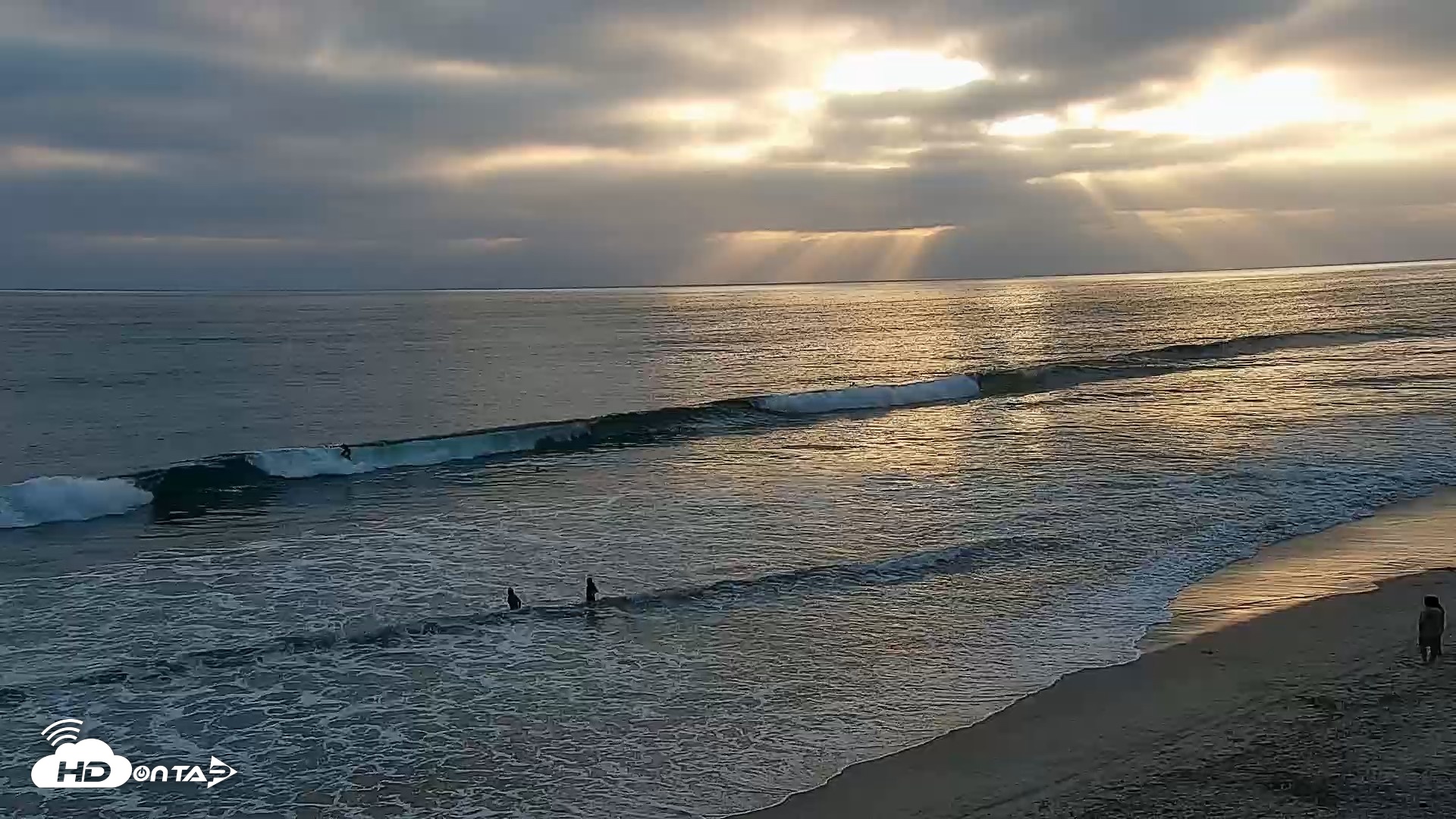 Snapshot of Carlsbad Beach Surf Live Webcam taken May 9, 2026, 7:02pm PDT
