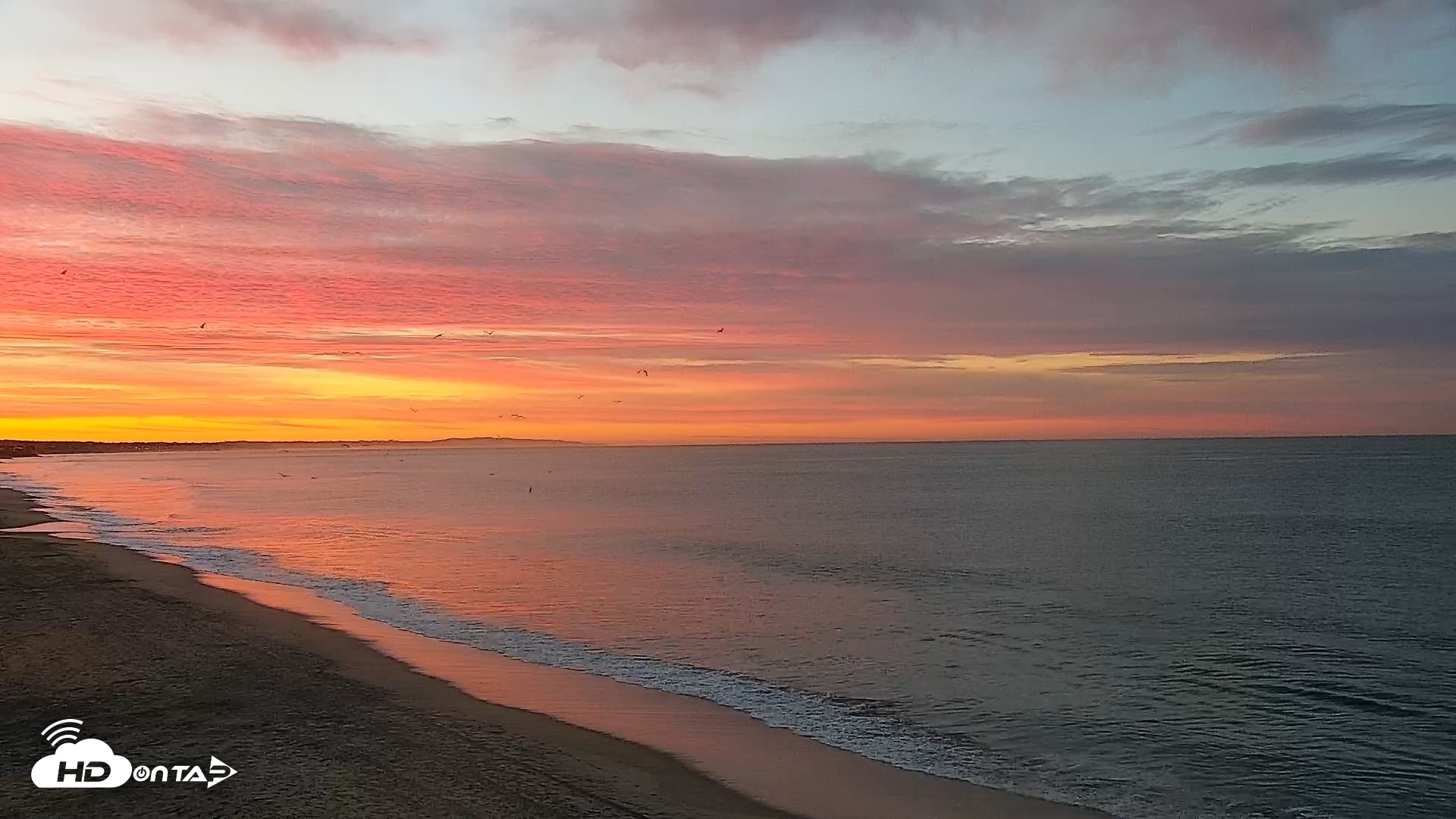 Snapshot of Carlsbad Beach Surf Live Webcam taken Dec 4, 2025, 6:24am PST