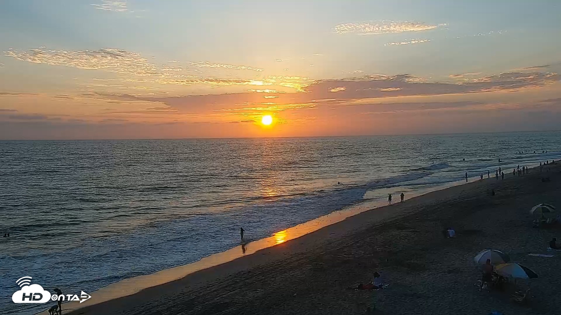 Snapshot of Carlsbad Beach Surf Live Webcam taken Aug 5, 2026, 7:35pm PDT