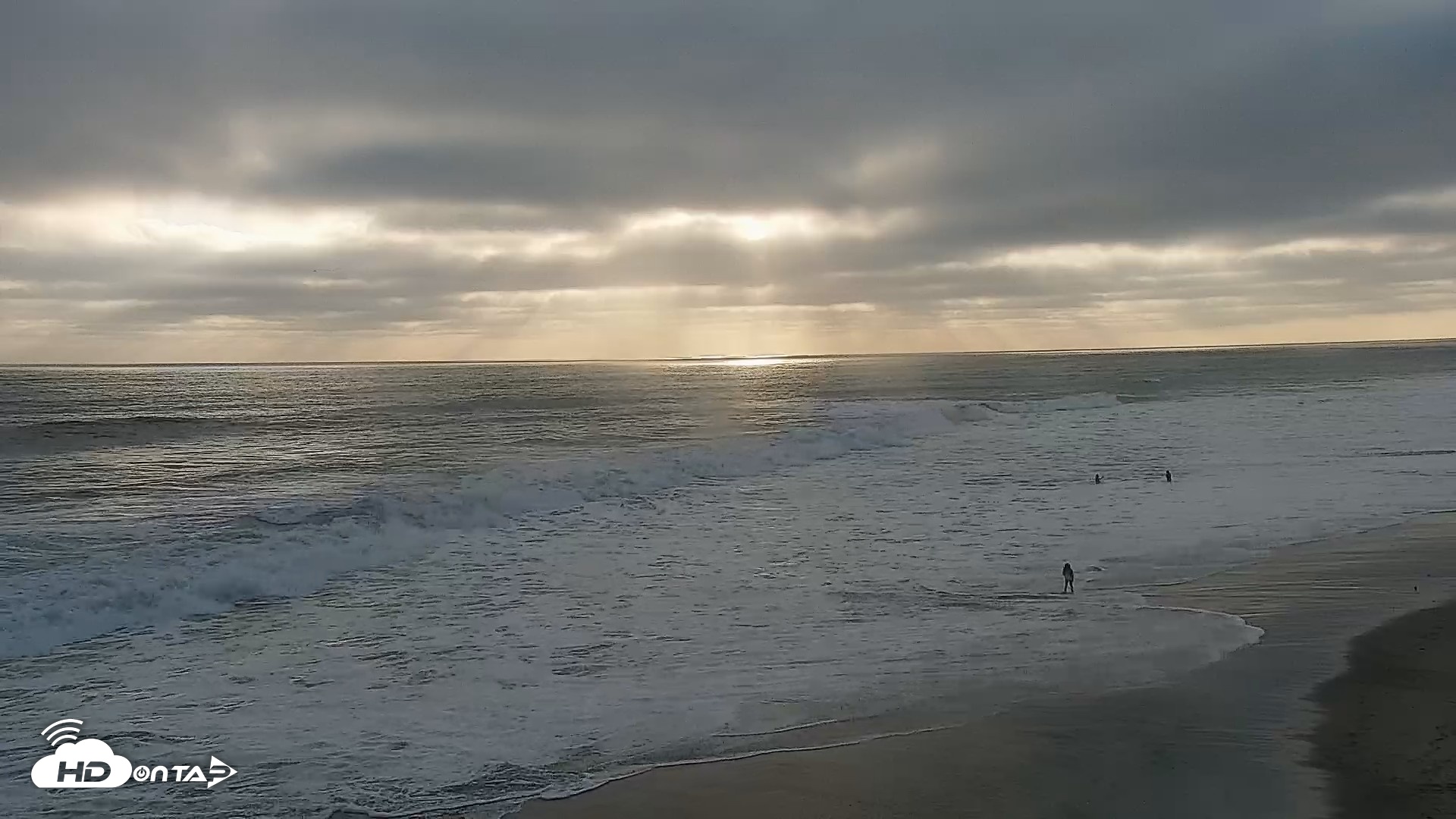 Snapshot of Carlsbad Beach Surf Live Webcam taken Jun 10, 2026, 6:59pm PDT