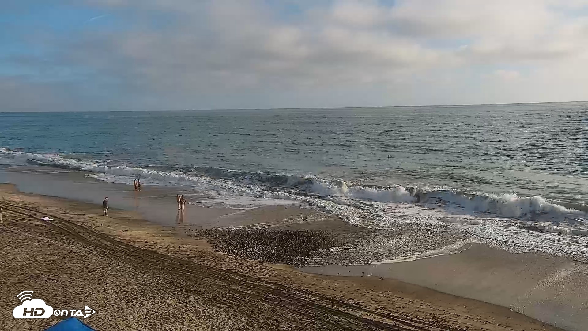 Snapshot of Carlsbad Beach Surf Live Webcam taken Aug 18, 2026, 6:15pm PDT