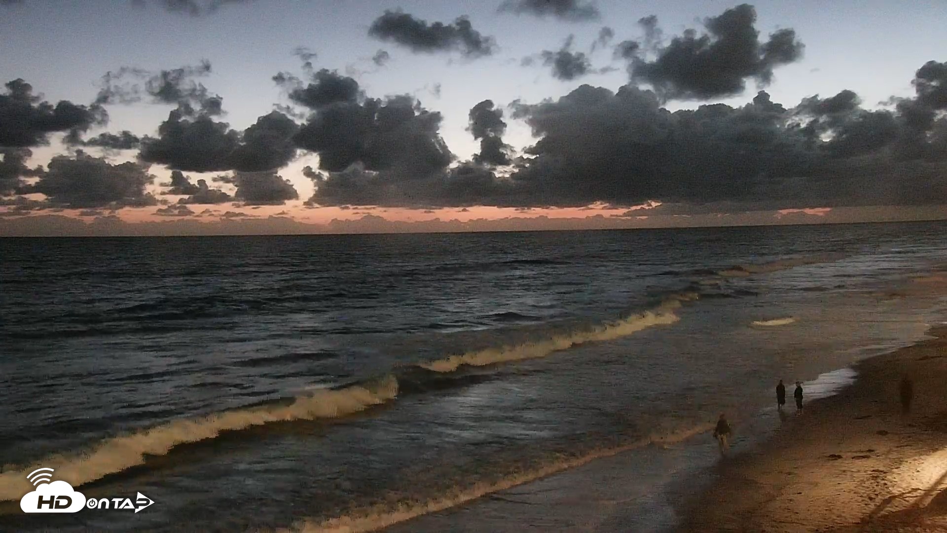 Snapshot of Carlsbad Beach Surf Live Webcam taken May 27, 2026, 8:36pm PDT
