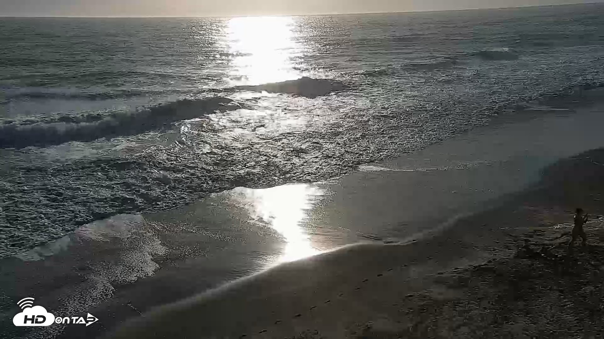 Snapshot of Carlsbad Beach Surf Live Webcam taken Sep 8, 2026, 5:55pm PDT