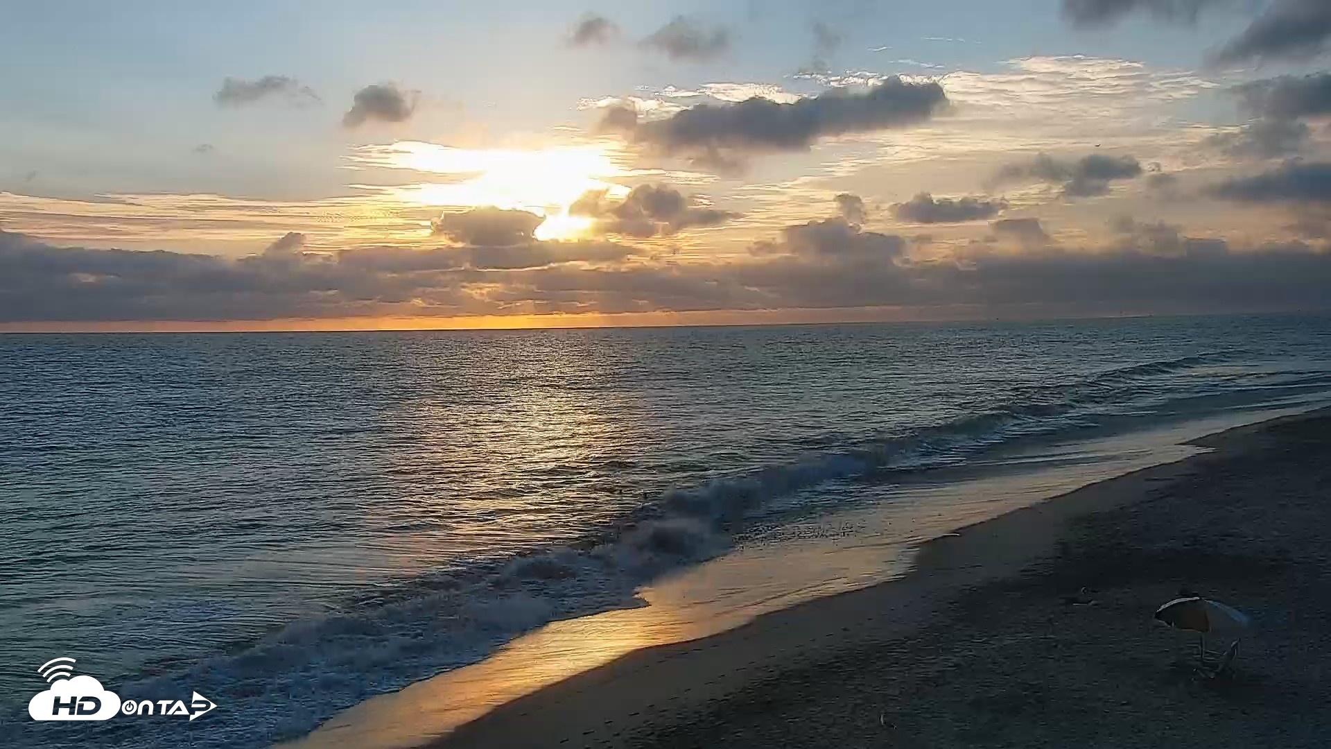 Snapshot of Carlsbad Beach Surf Live Webcam taken Aug 12, 2026, 7:16pm PDT