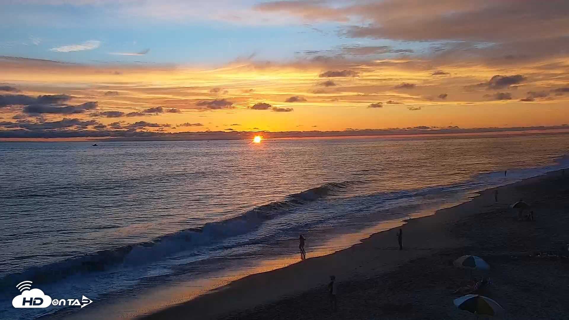 Snapshot of Carlsbad Beach Surf Live Webcam taken Aug 13, 2026, 7:37pm PDT