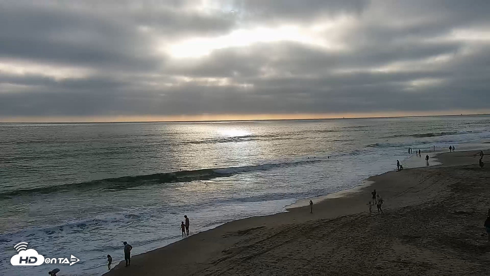 Snapshot of Carlsbad Beach Surf Live Webcam taken Jul 8, 2026, 7:01pm PDT