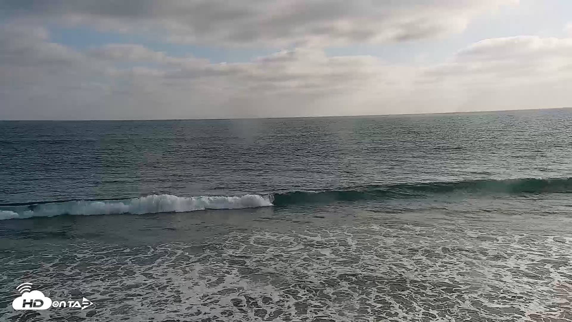 Snapshot of Carlsbad Beach Surf Live Webcam taken May 22, 2026, 5:53pm PDT