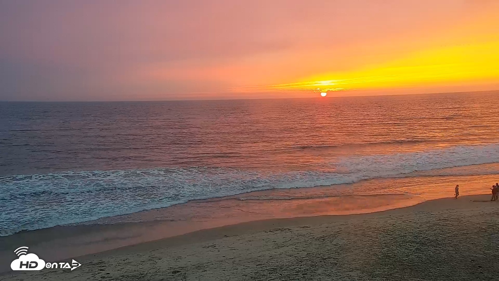 Snapshot of Carlsbad Beach Surf Live Webcam taken Sep 21, 2025, 6:44pm PDT