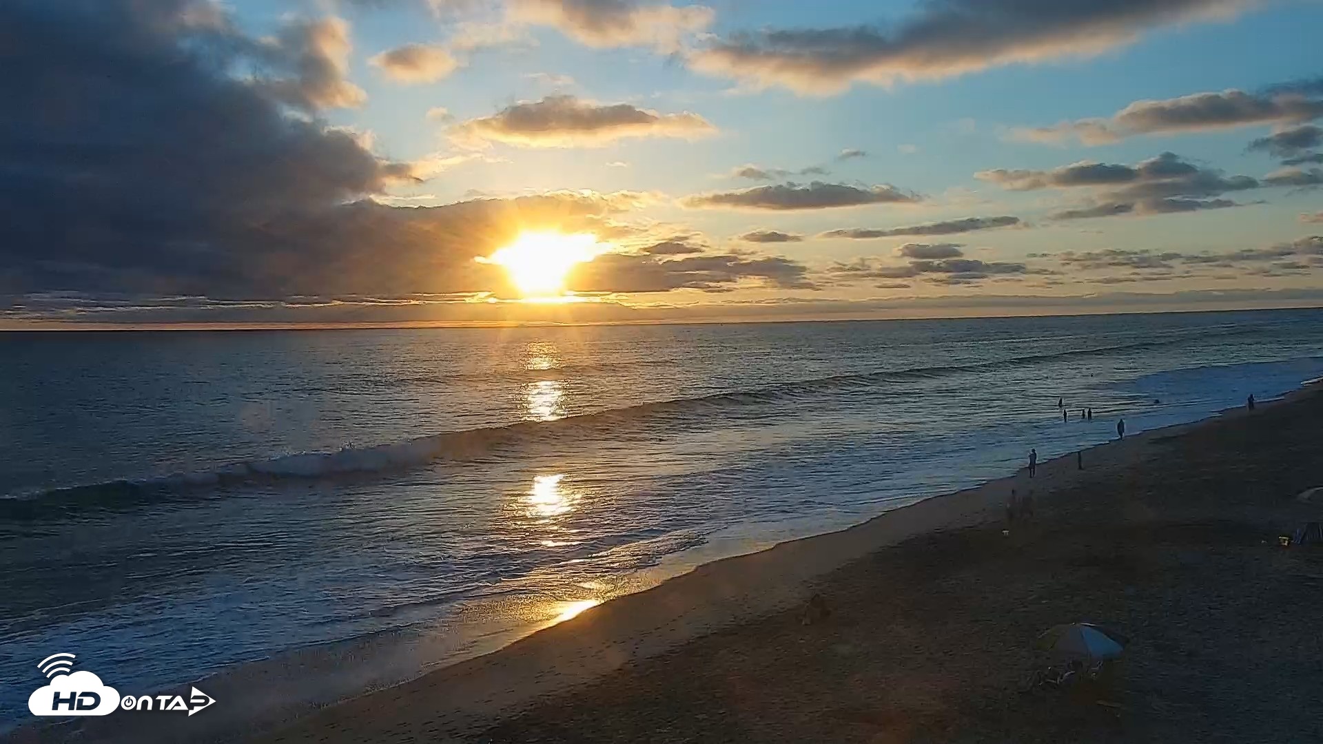 Snapshot of Carlsbad Beach Surf Live Webcam taken Aug 14, 2026, 7:22pm PDT