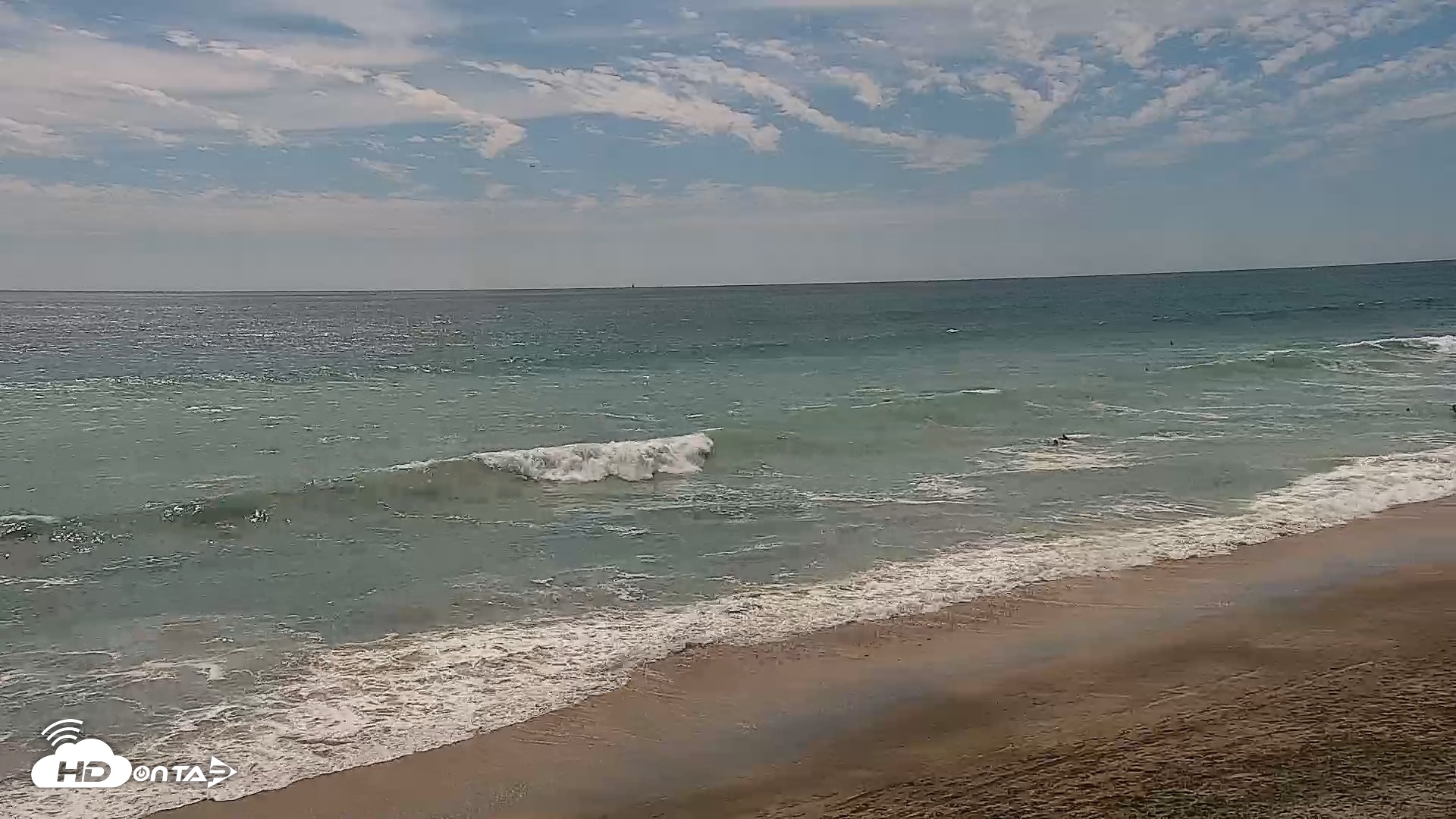 Snapshot of Carlsbad Beach Surf Live Webcam taken Aug 15, 2026, 2:53pm PDT