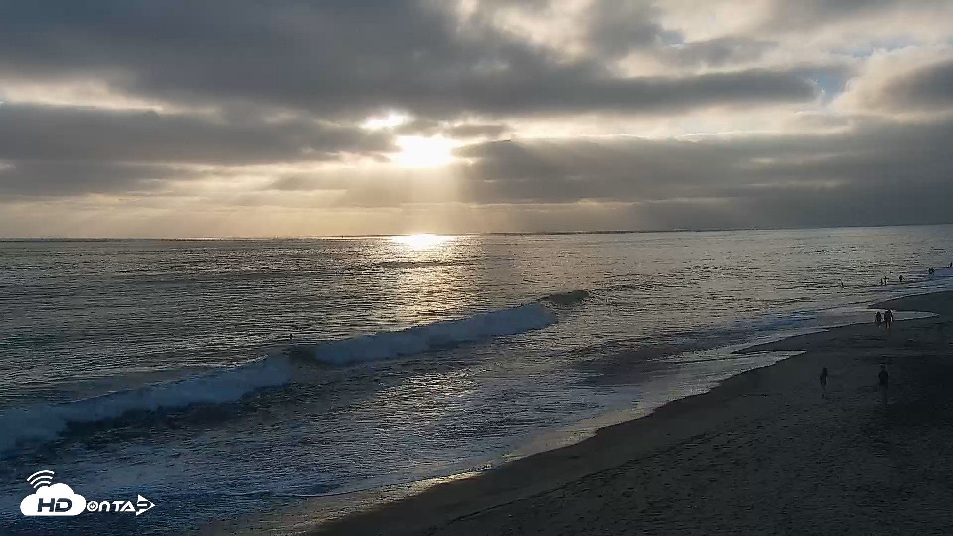 Snapshot of Carlsbad Beach Surf Live Webcam taken Jul 27, 2026, 7:05pm PDT