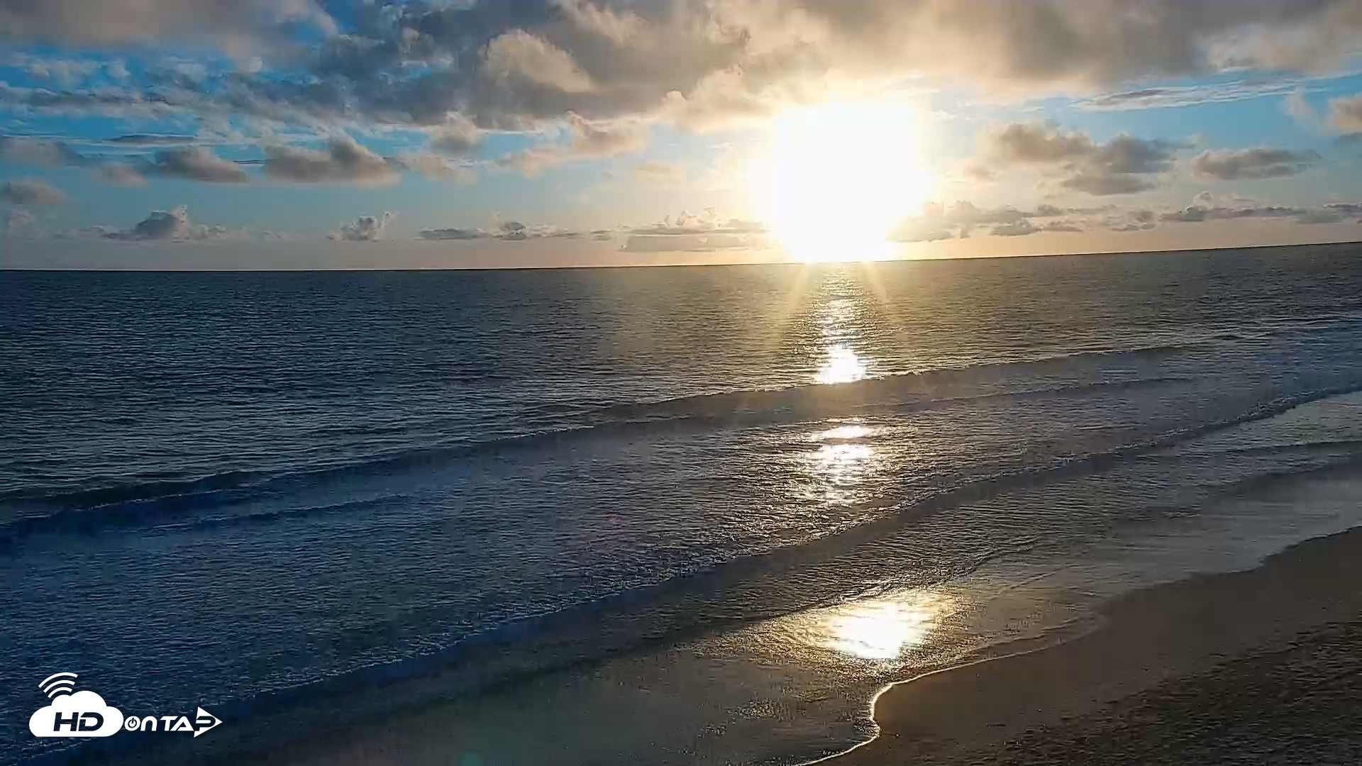 Snapshot of Carlsbad Beach Surf Live Webcam taken Apr 21, 2026, 7:11pm PDT