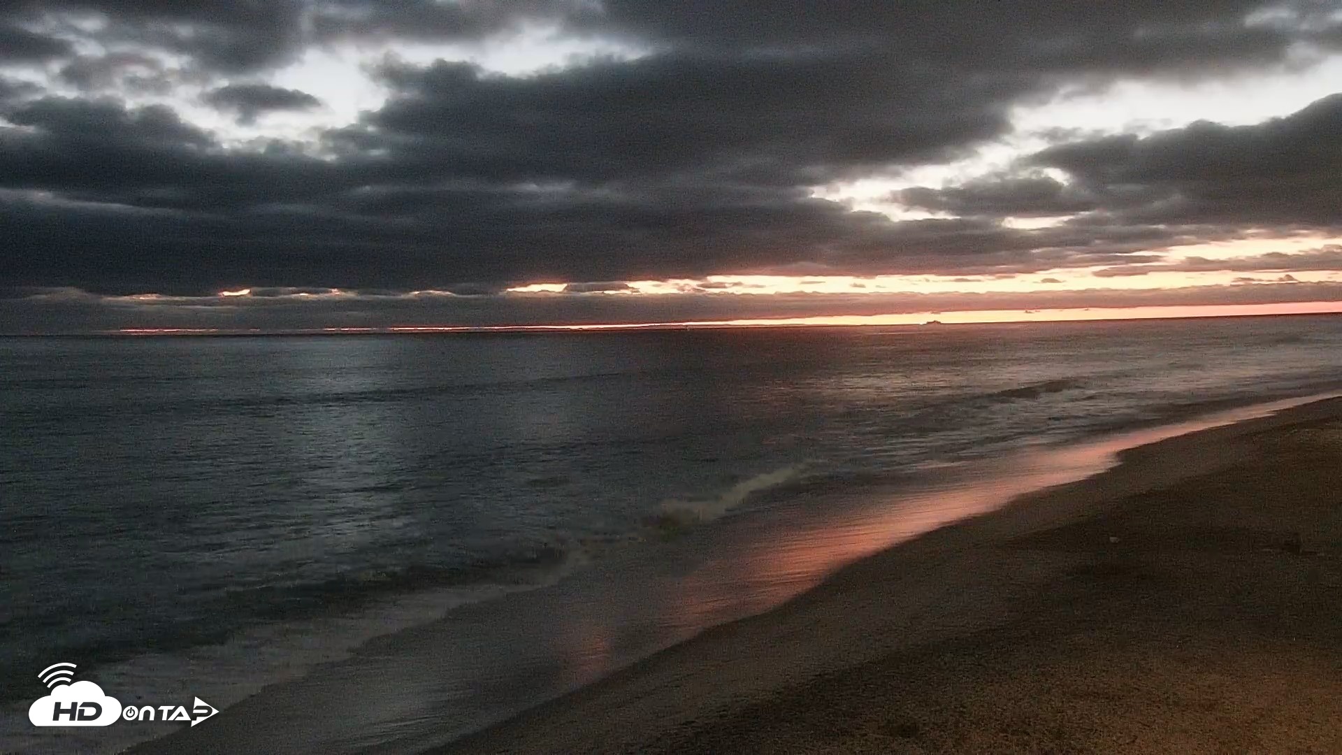 Snapshot of Carlsbad Beach Surf Live Webcam taken Aug 14, 2026, 8:14pm PDT